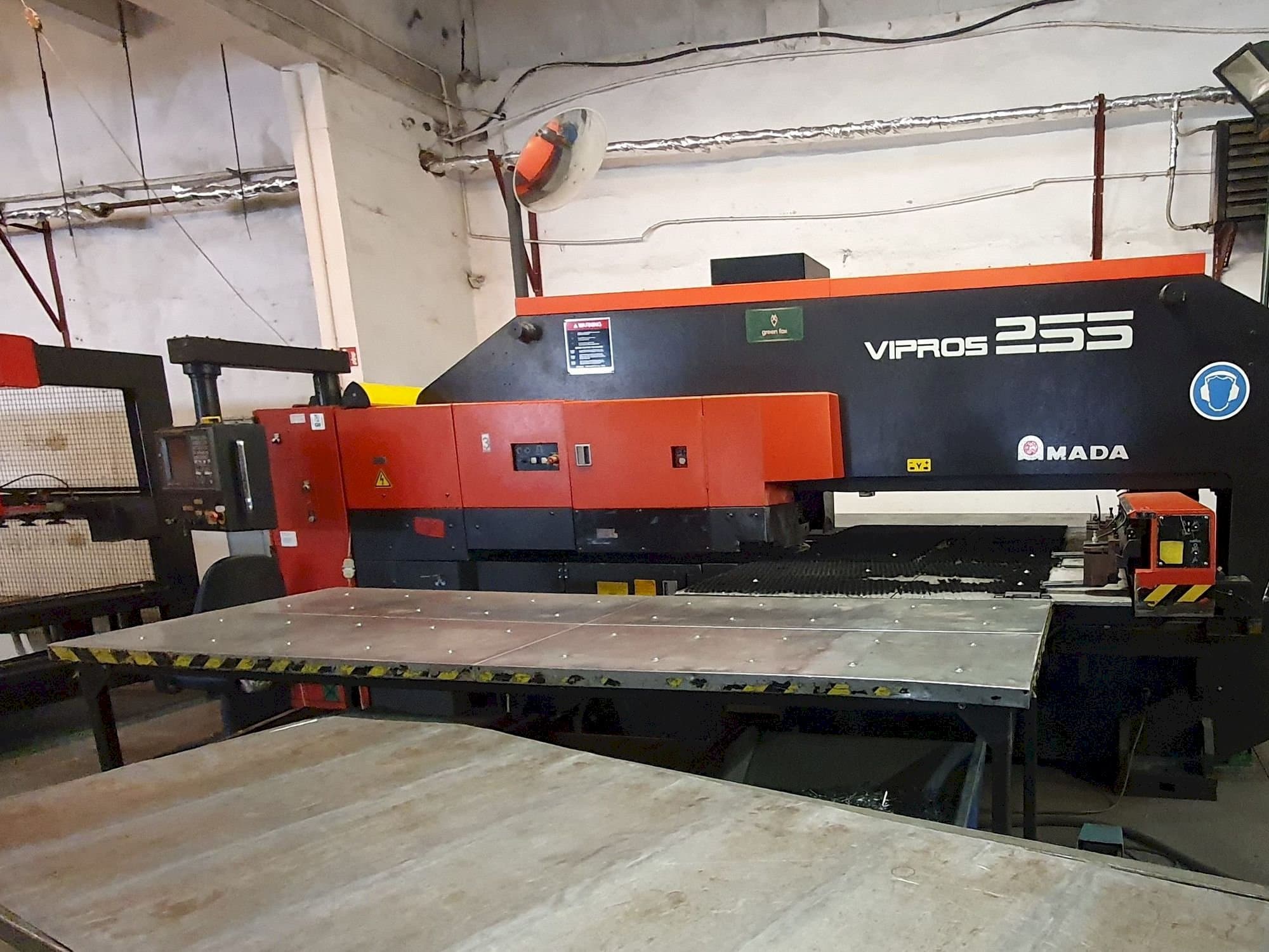 Makine AMADA VIPROS 255 - Önden görünüm