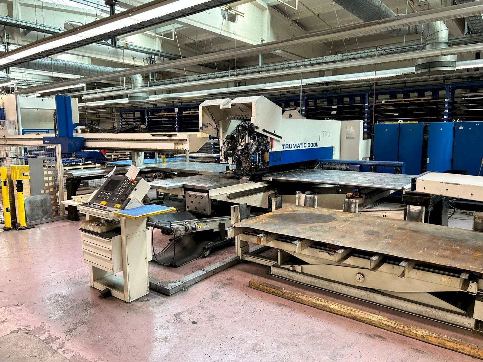 Makine Trumpf TruMatic 600L - Önden görünüm