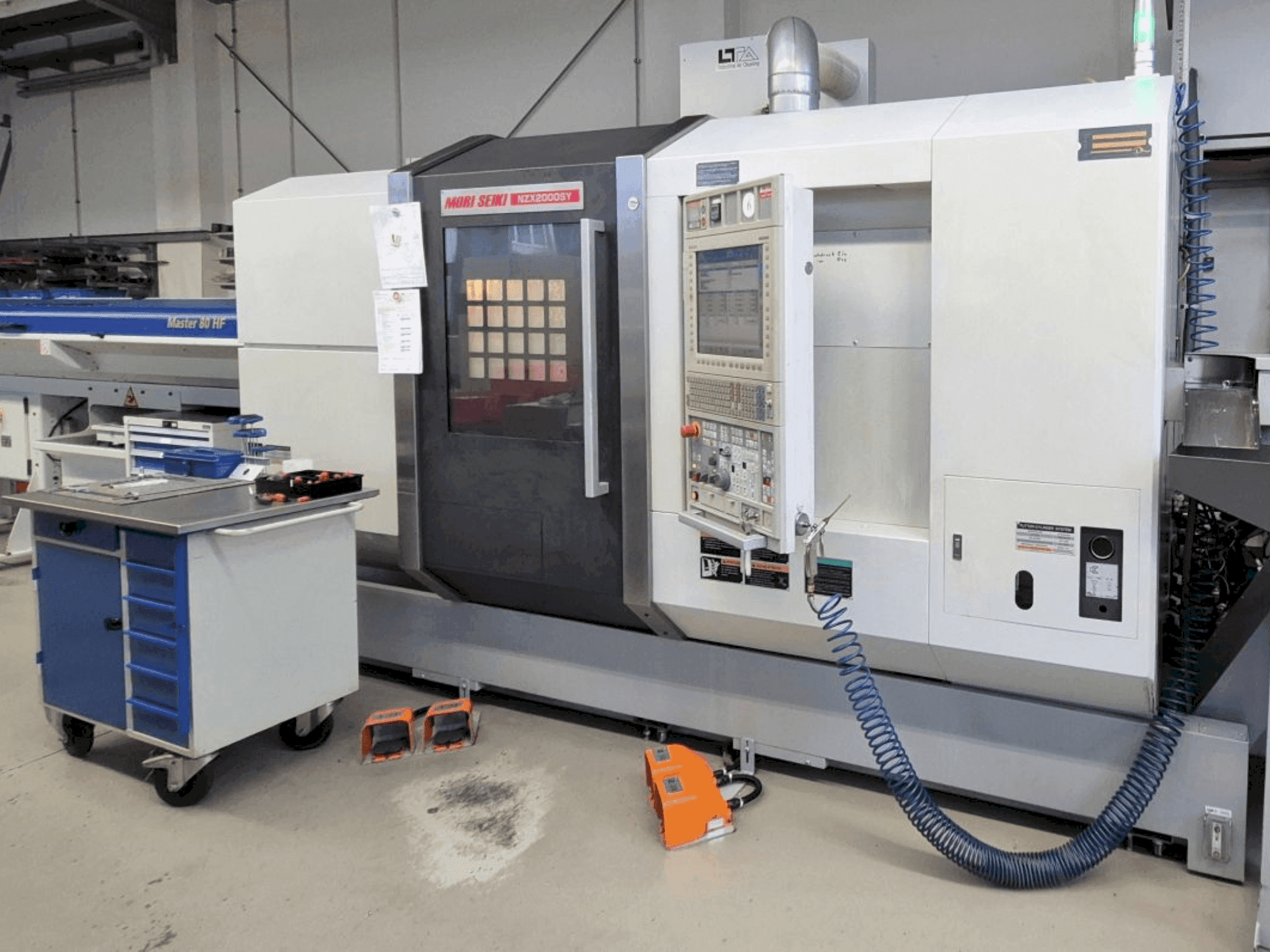 Makine MORI SEIKI NZX2000/800SY - Önden görünüm