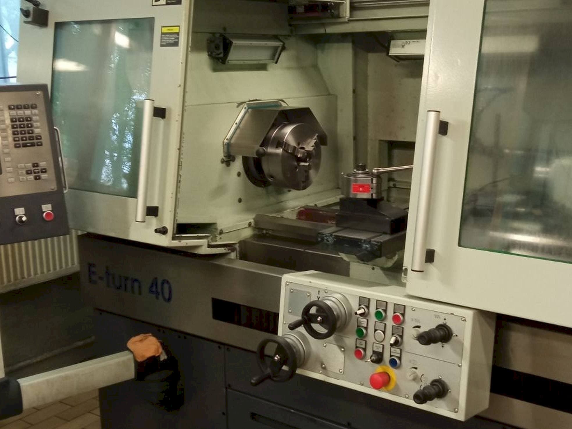 Makine Avia E-turn 40 - Önden görünüm