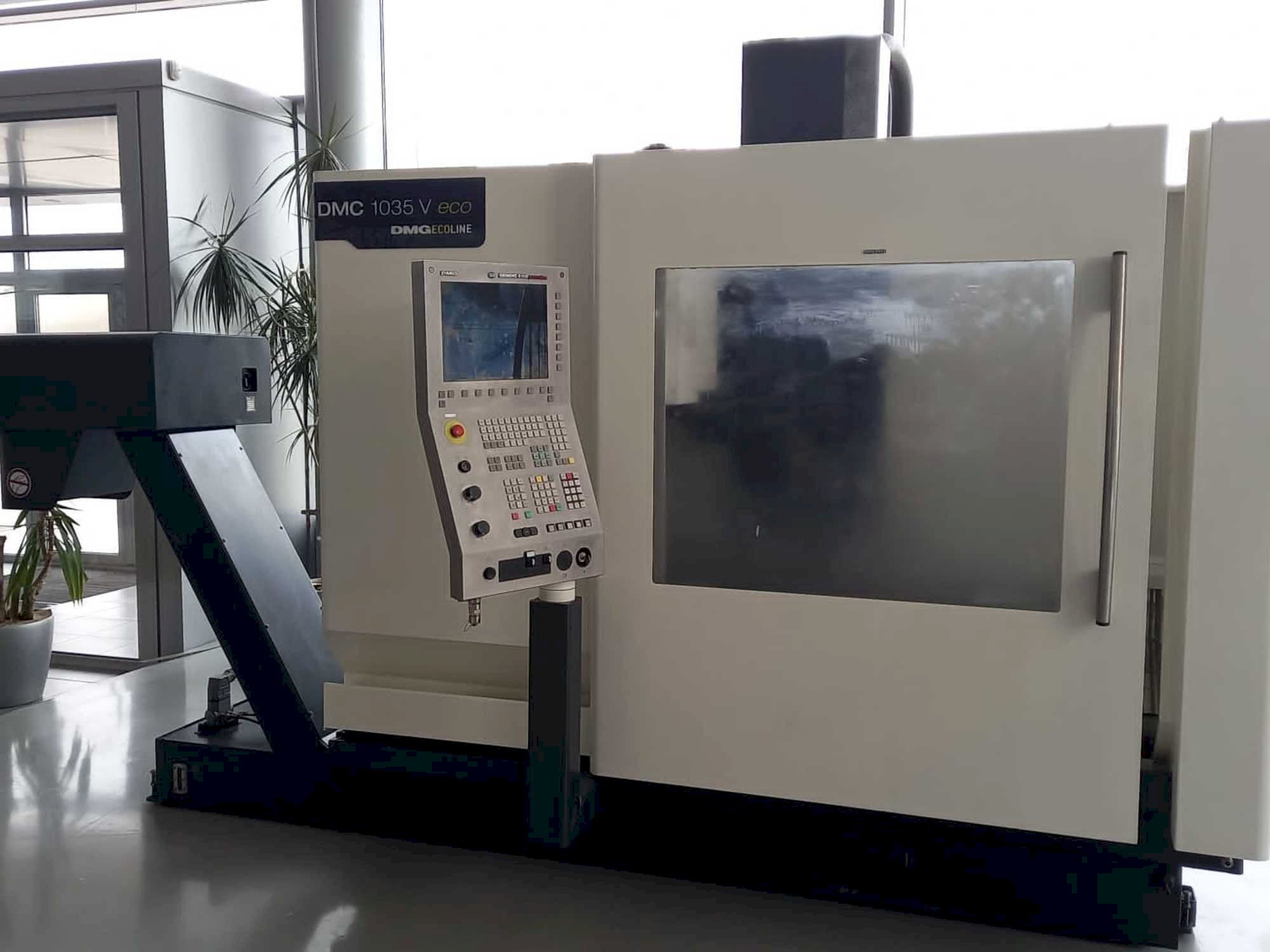 Makine  DMG DMC 1035 V eco - Önden görünüm