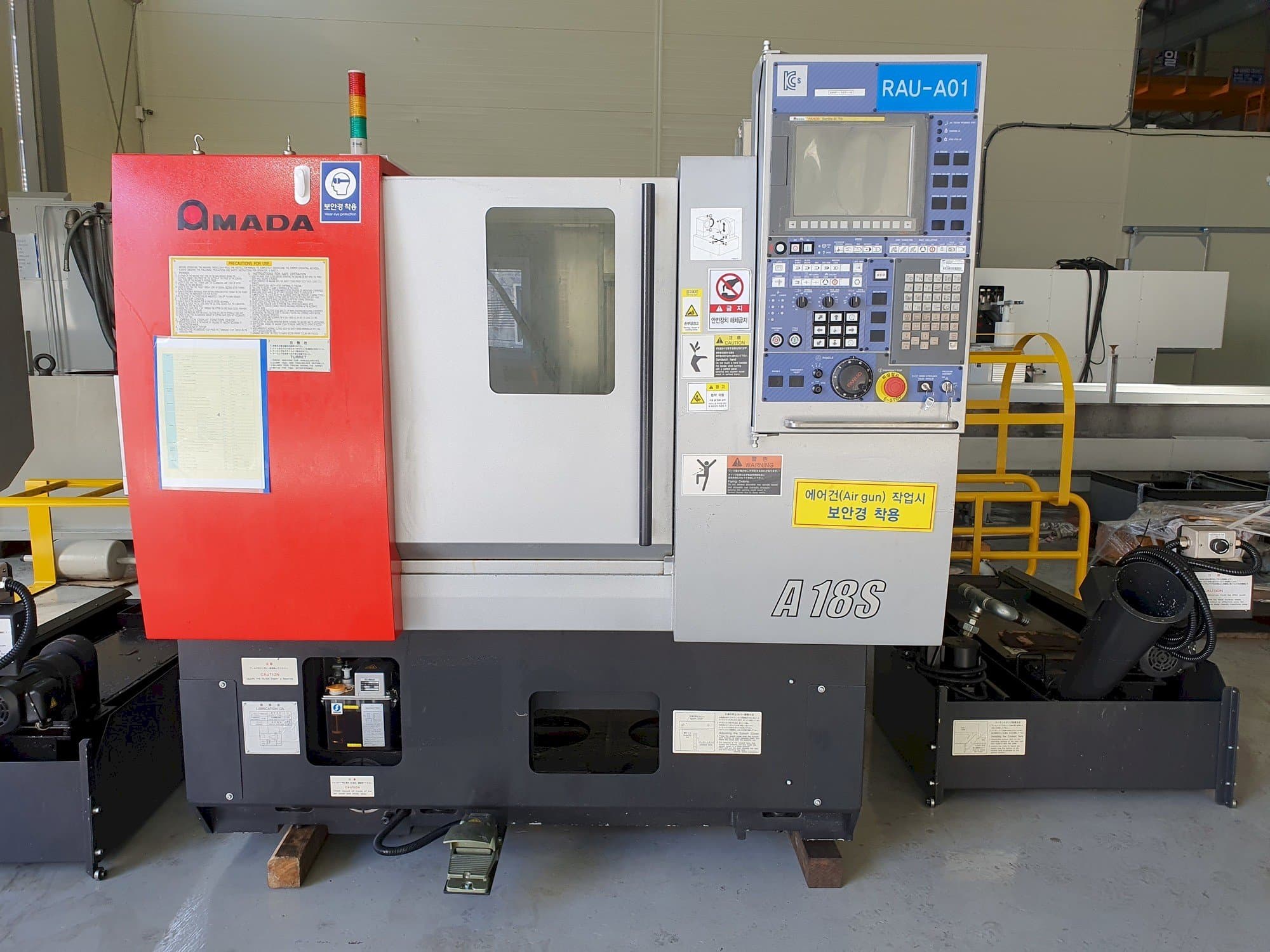 Makine AMADA A-18S - Önden görünüm