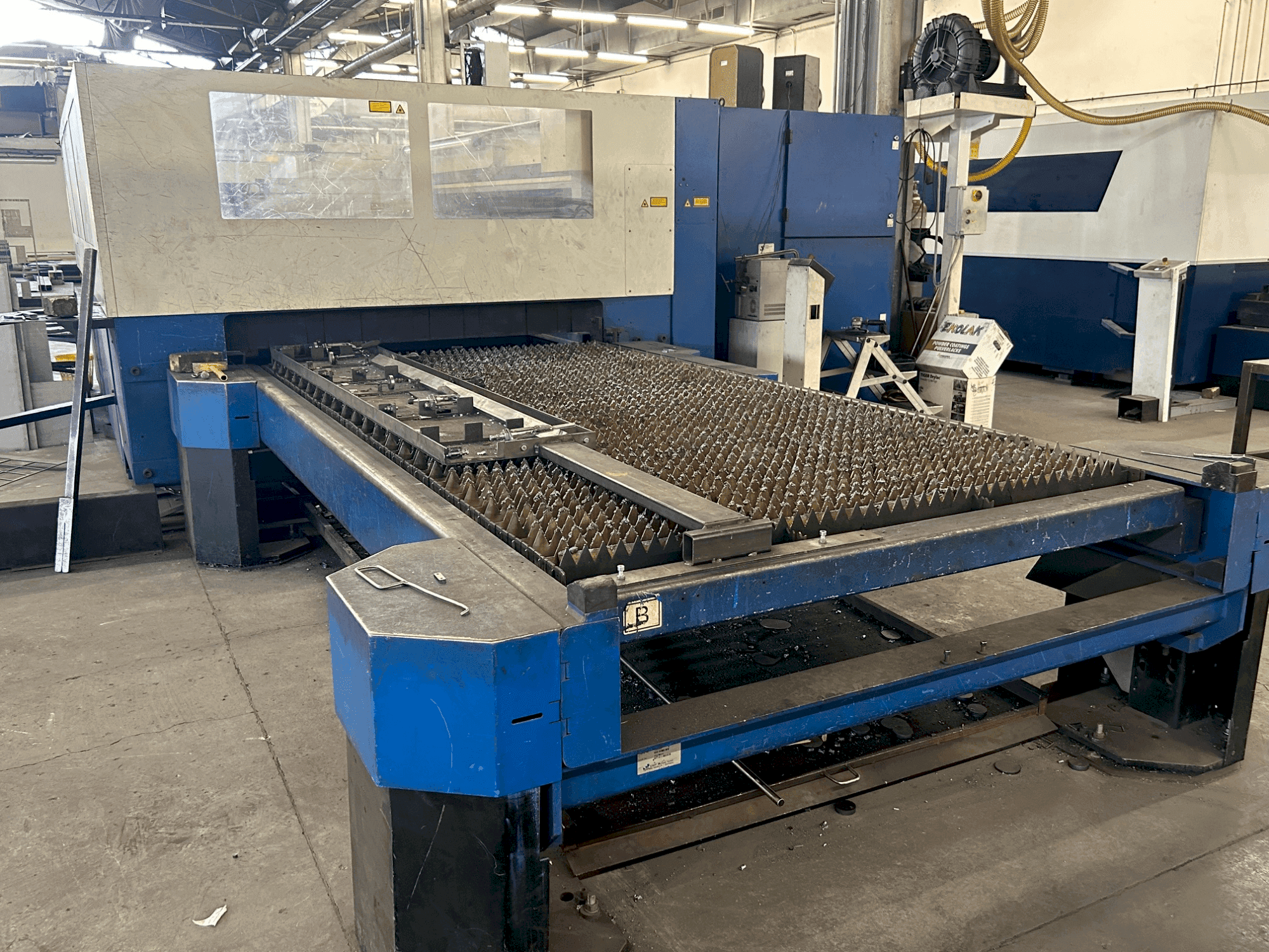Makine  TRUMPF trulaser 3030  (2007) - Önden görünüm