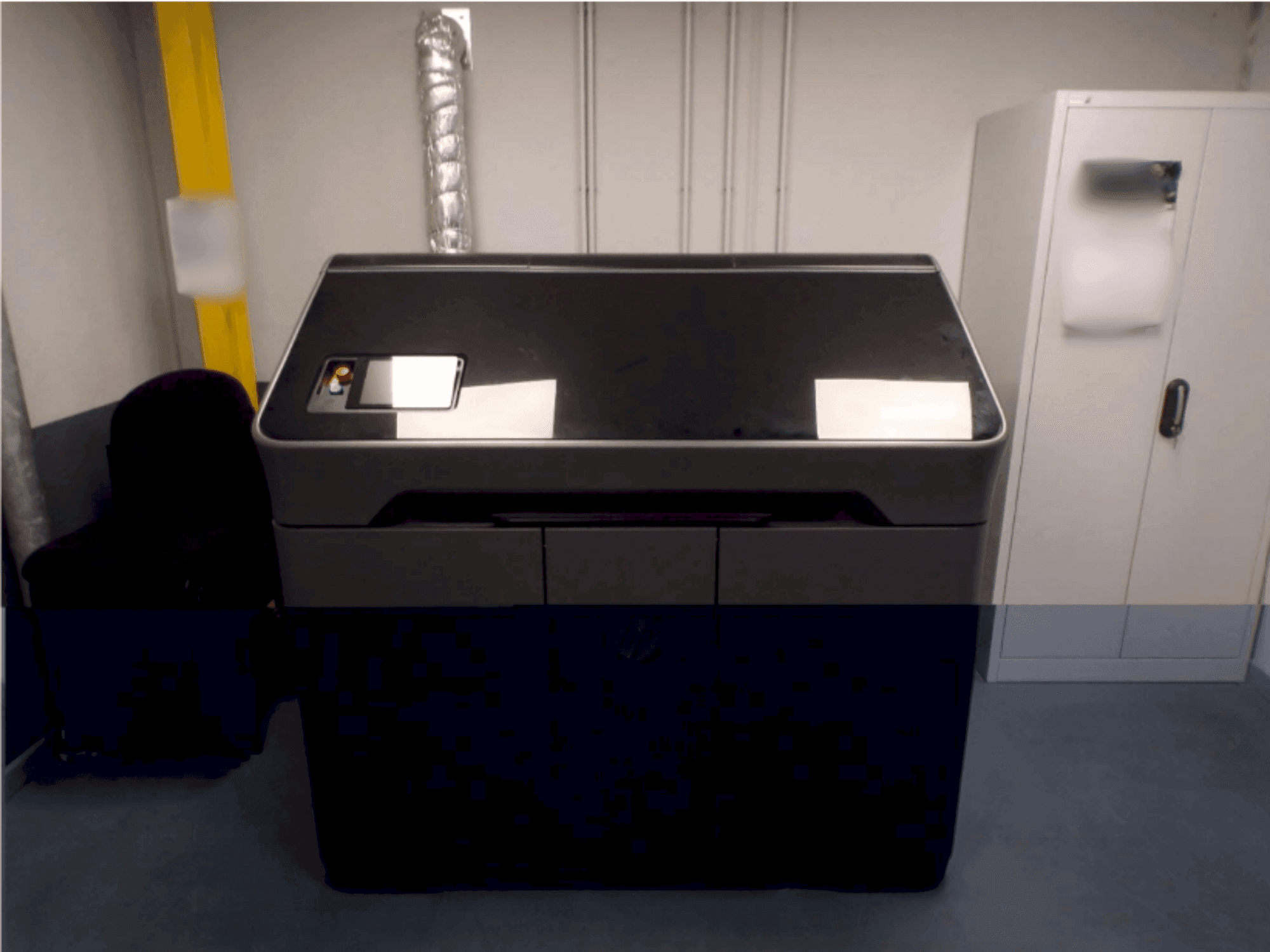 Makine  HP Jet Fusion MJF 580 color - Önden görünüm