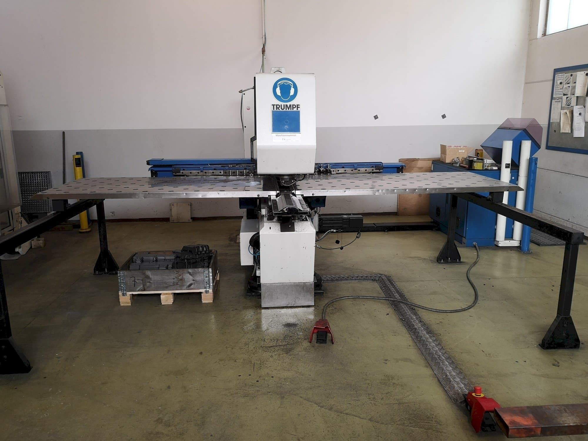 Makine  Trumpf Trumatic 160R - Önden görünüm