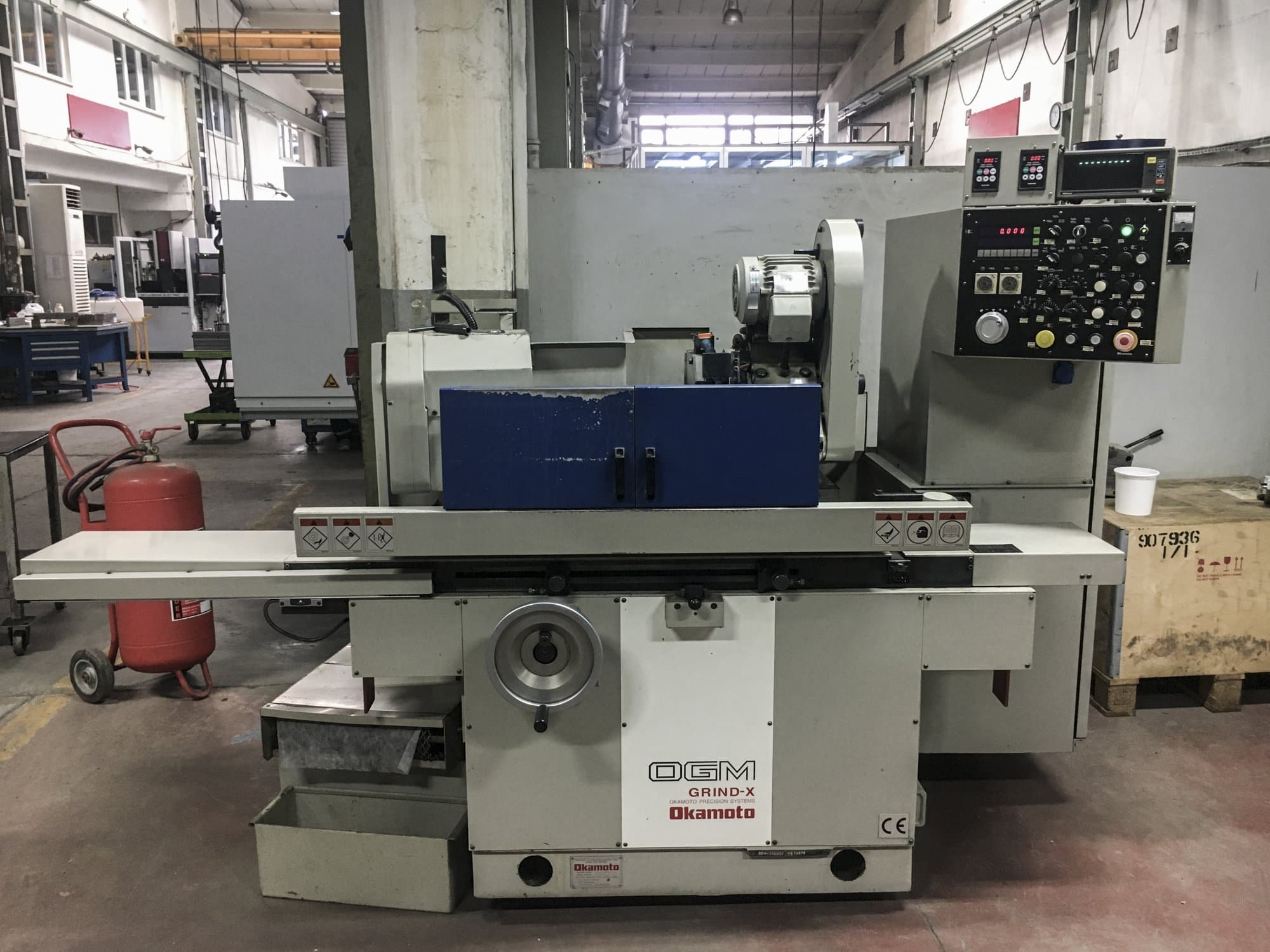 Makine OKAMOTO - Önden görünüm OGM-250UDX