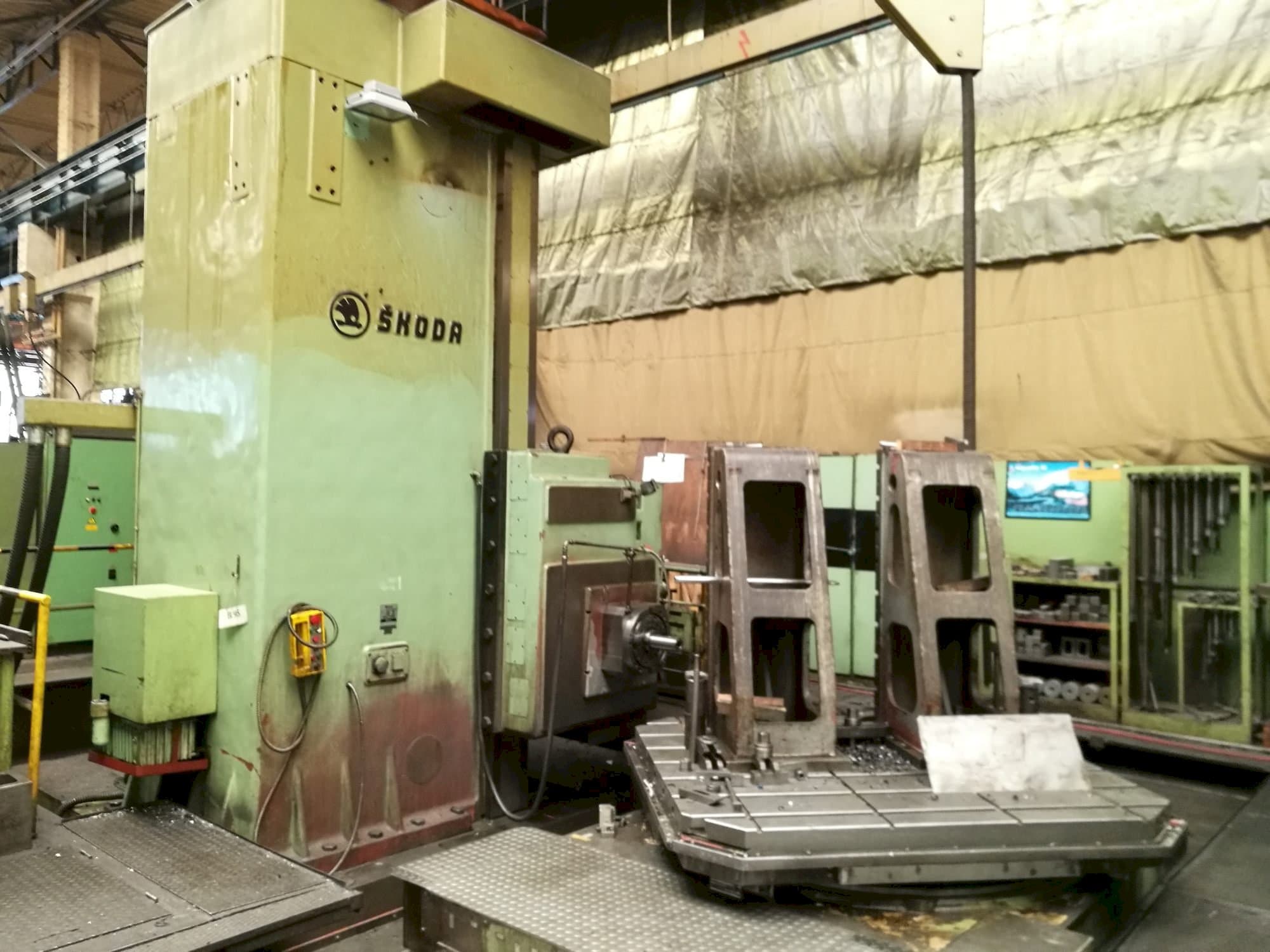 Makine  SKODA WI 130 - Önden görünüm