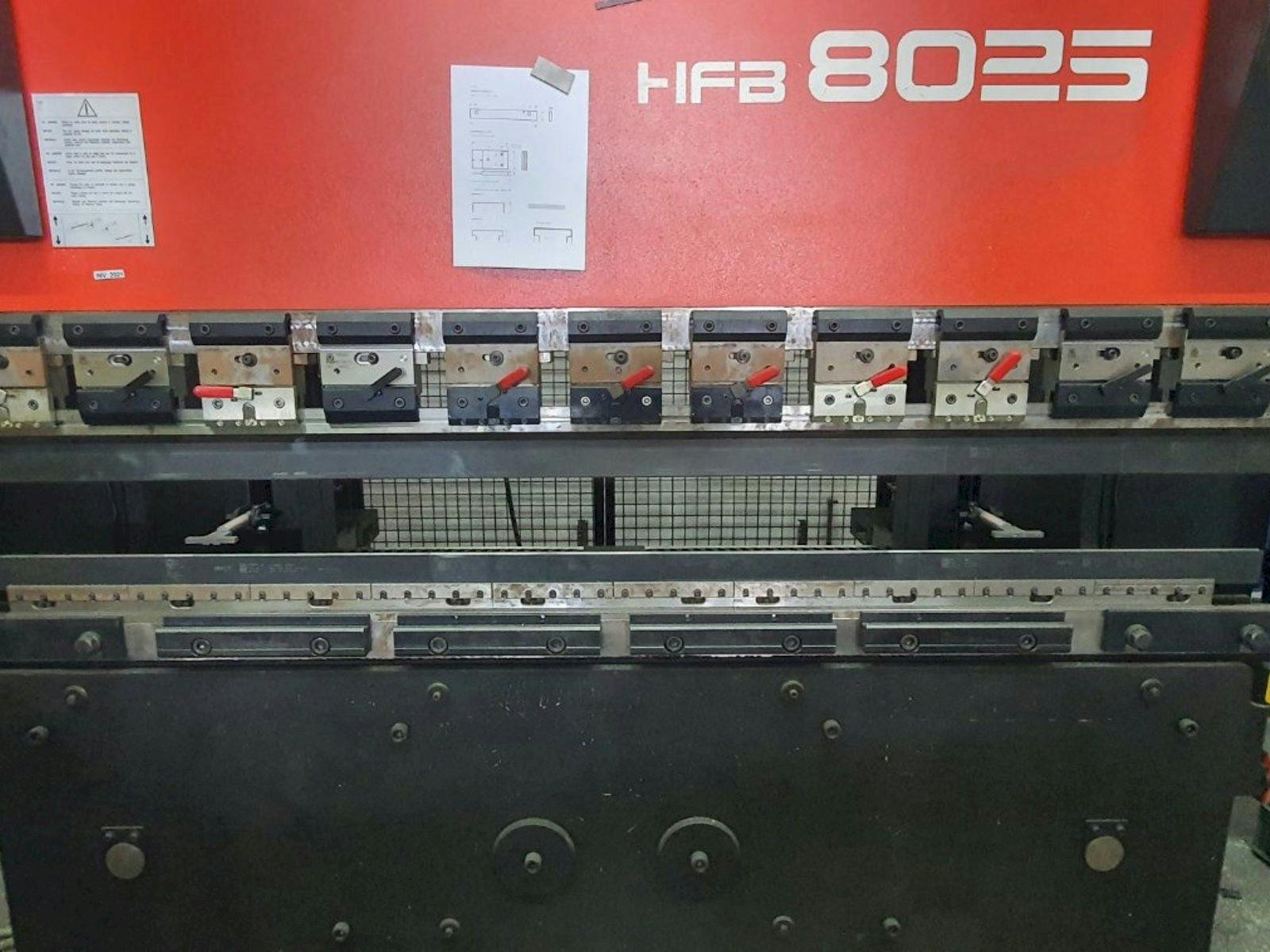 Makine  AMADA HFBO 80-25 - Önden görünüm