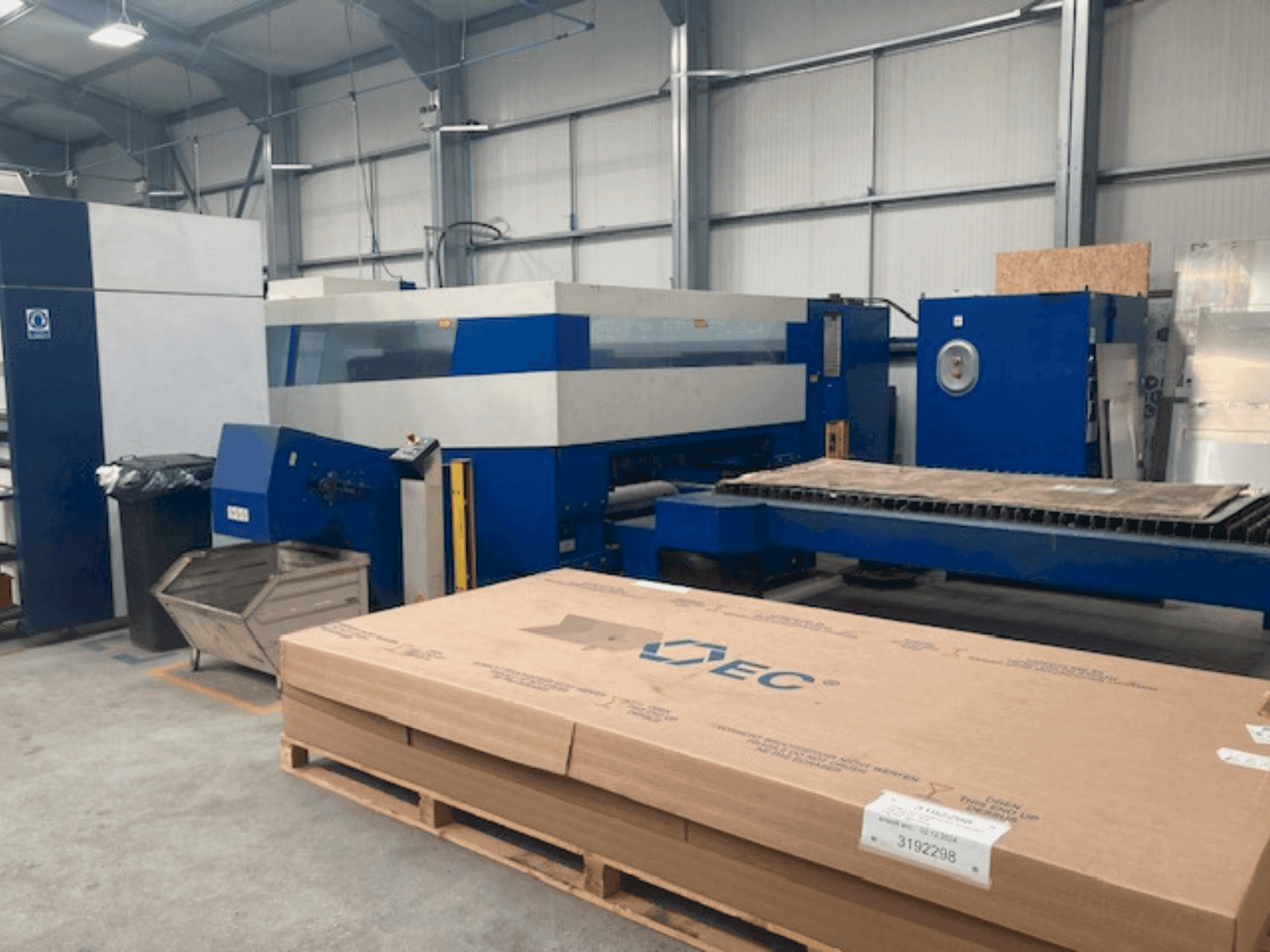 Makine TRUMPF Trulaser 5030 - Önden görünüm
