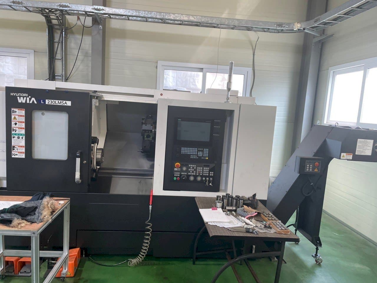 Makine  Hyundai Wia L 230LMSA - Önden görünüm