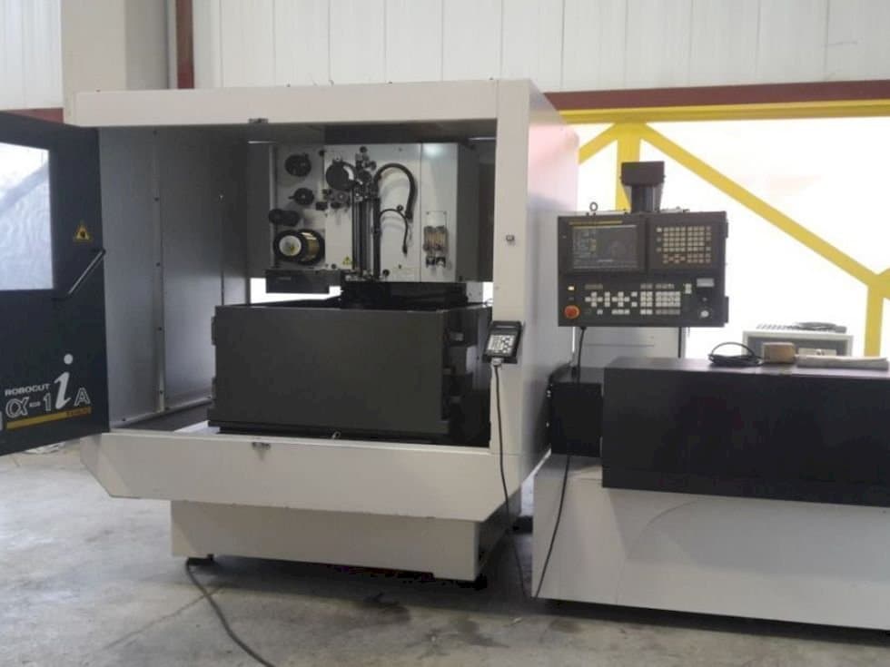 Makine FANUC Robocut α-1iA - Önden görünüm