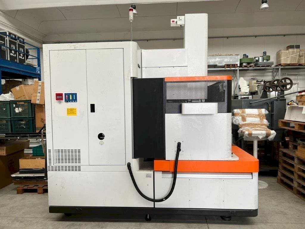 Makine AgieCharmilles FORM 30 - Önden görünüm