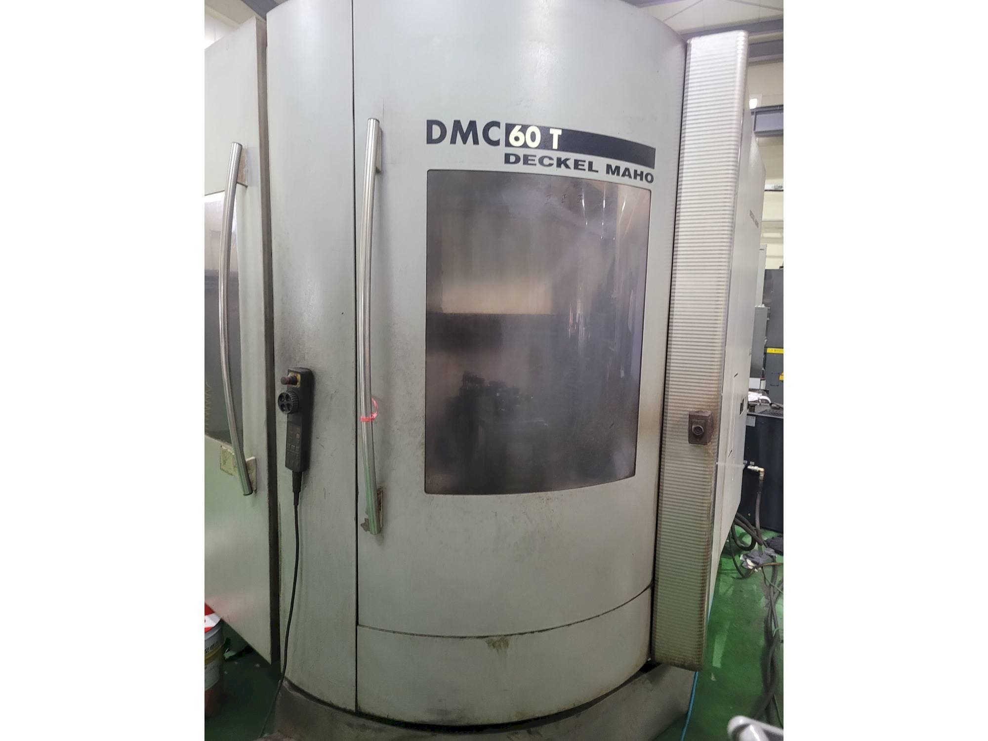 Makine DECKEL MAHO DMC 60 T - Önden görünüm