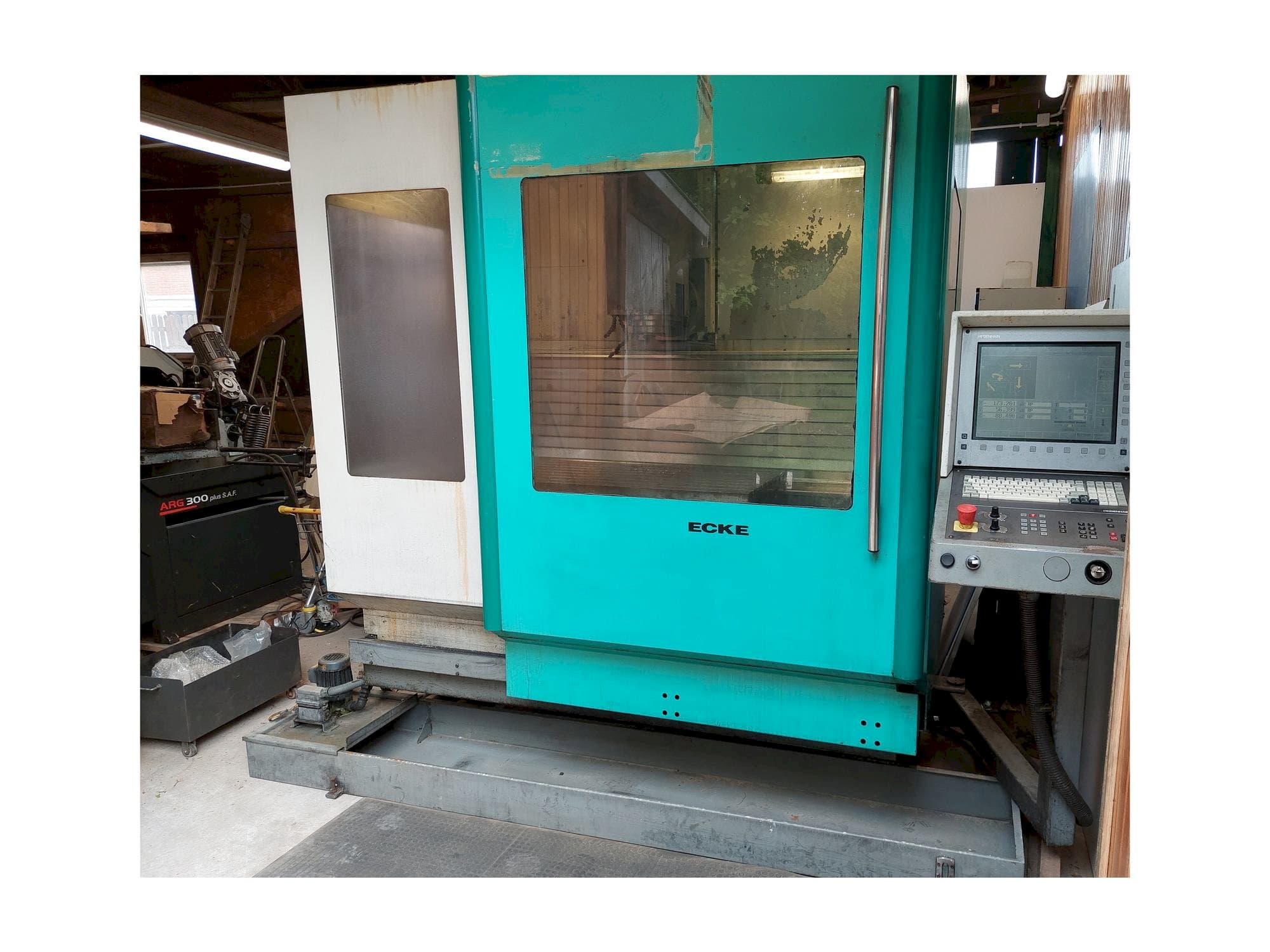 Makine DECKEL MAHO DMU 60 E - Önden görünüm