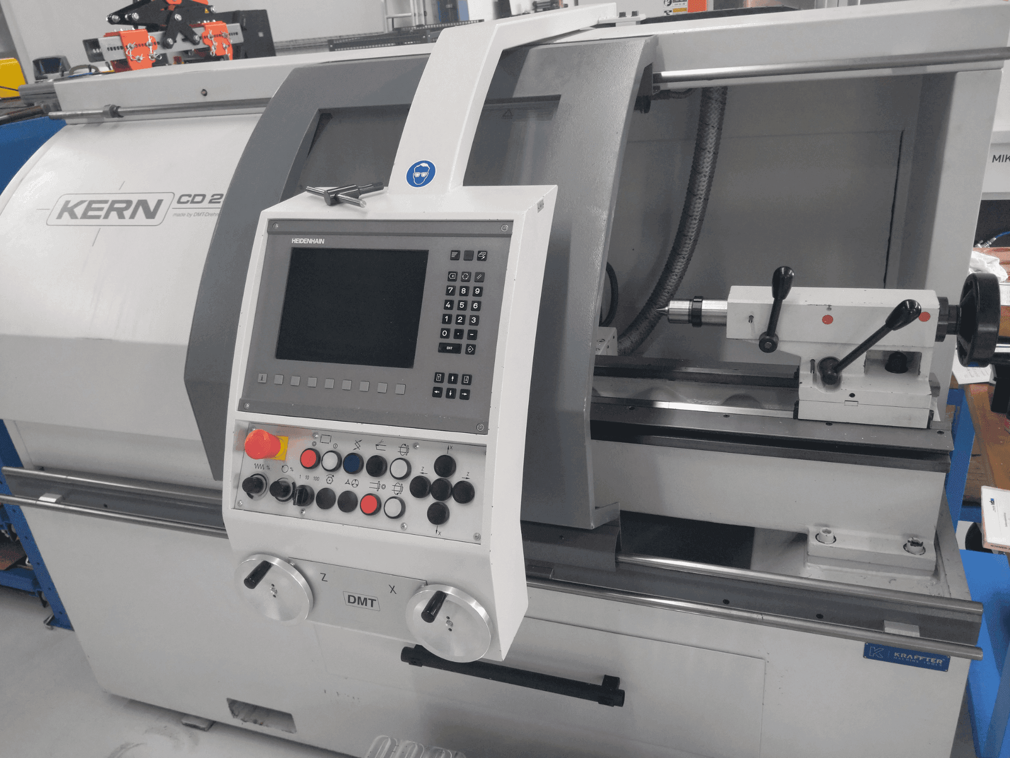 Makine  DMT KERN CD 282 - Önden görünüm