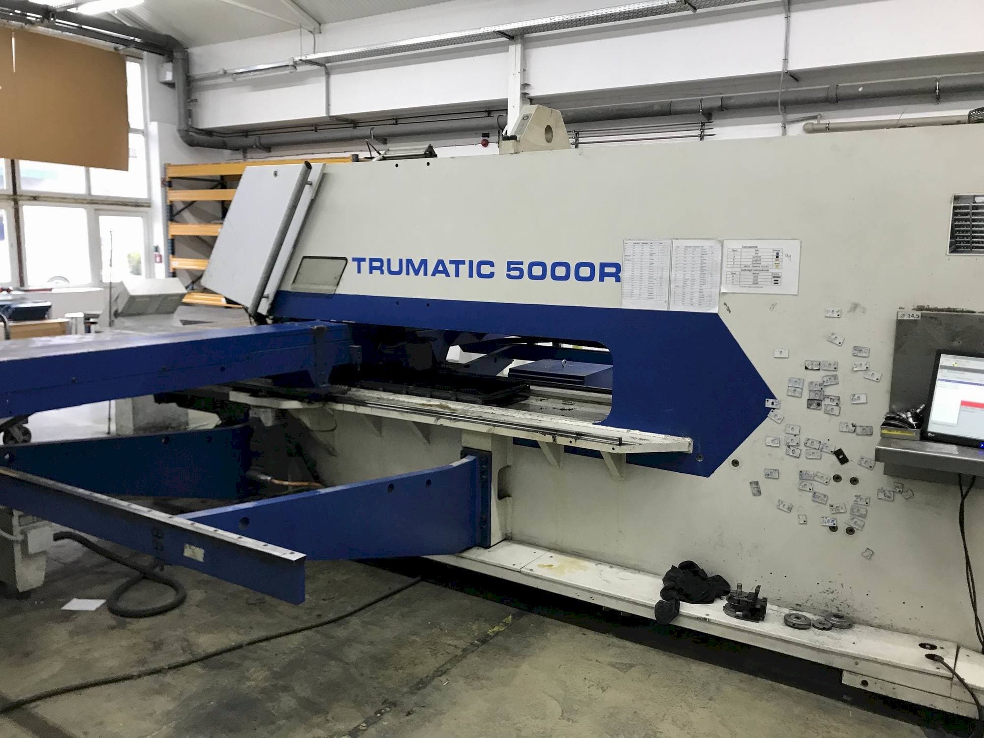 Makine  TRUMPF Trumatic 5000 R - Önden görünüm