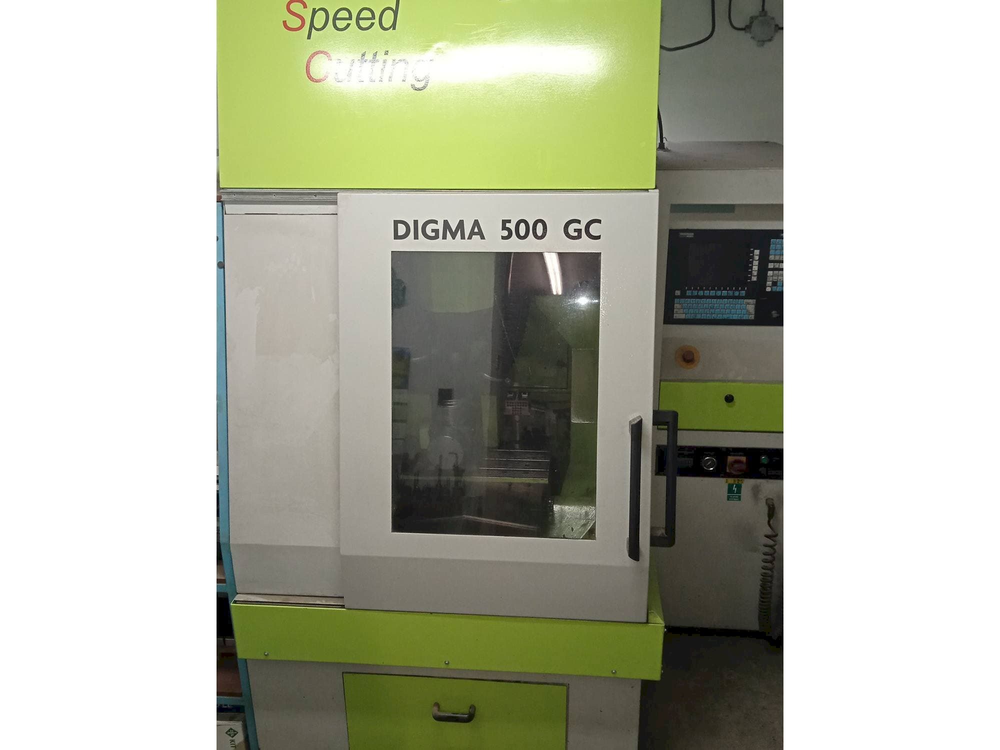 Makine Exeron Digma 500 GC 5AX - Önden görünüm