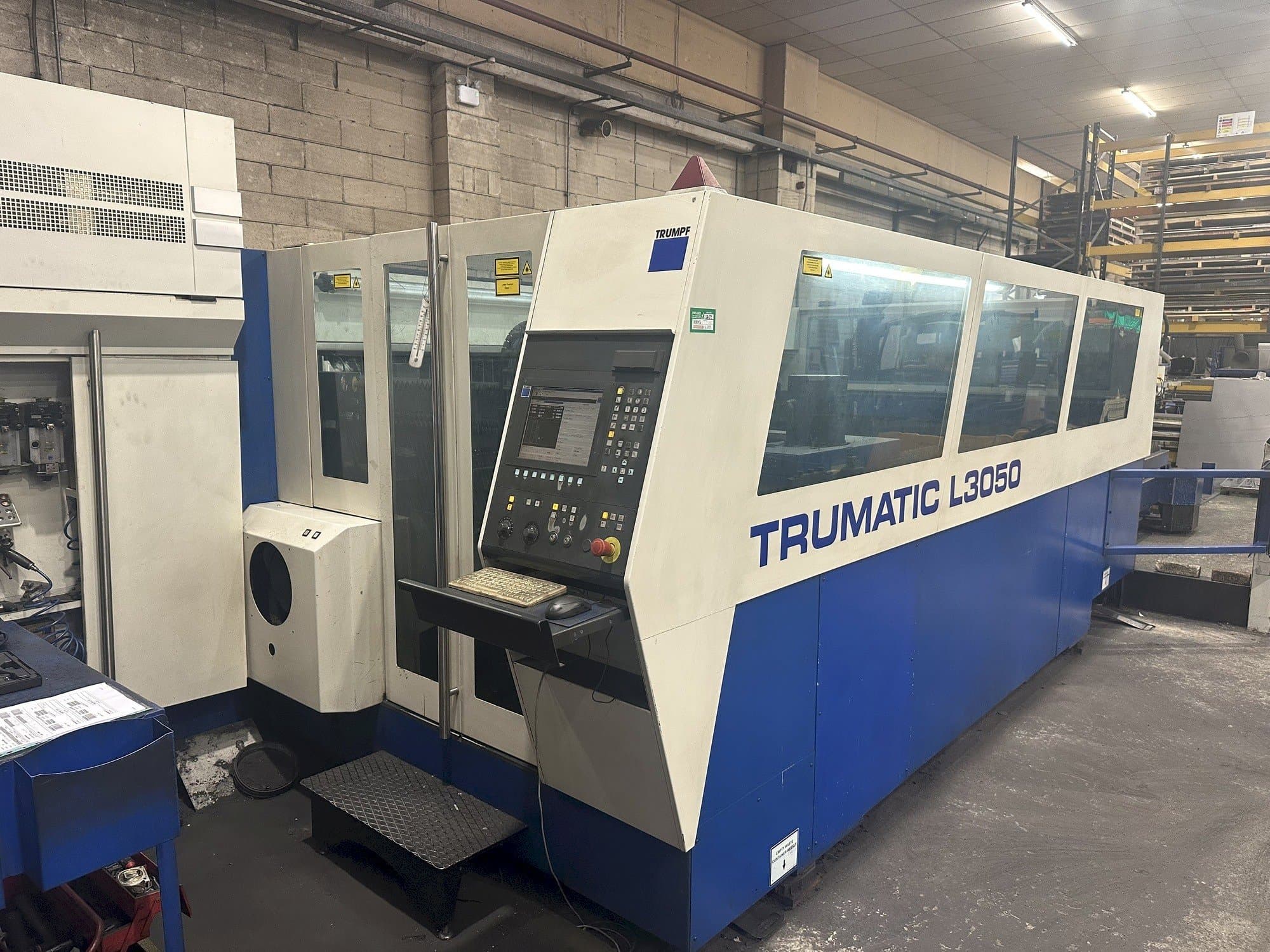 Makine Trumpf Trumatic L3050 - Önden görünüm