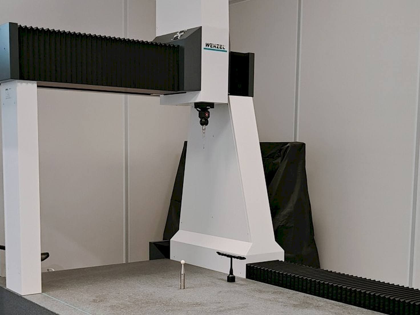 Makine  Wenzel LH 1010 - Önden görünüm