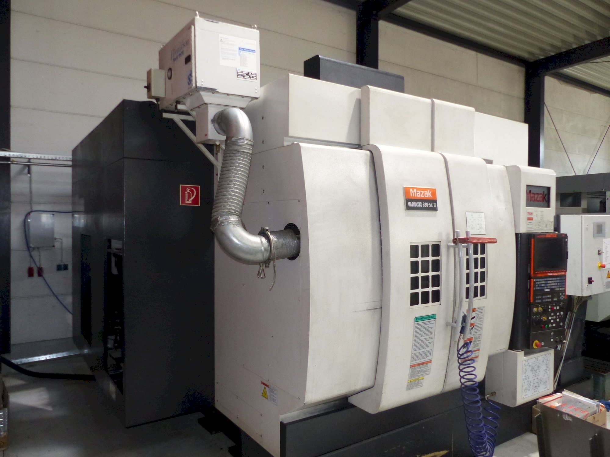 Makine Mazak Variaxis 630-5x II - Sol taraftaki görüntü