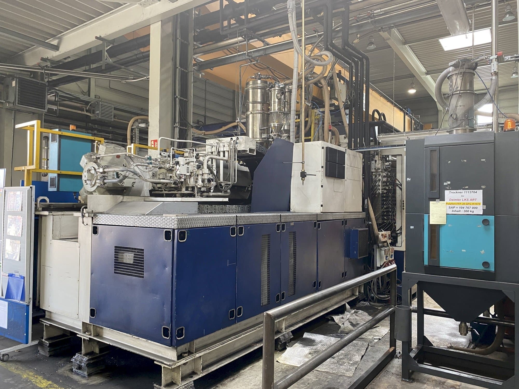 Makine  Krauss Maffei 1600-8000 MC - Önden görünüm