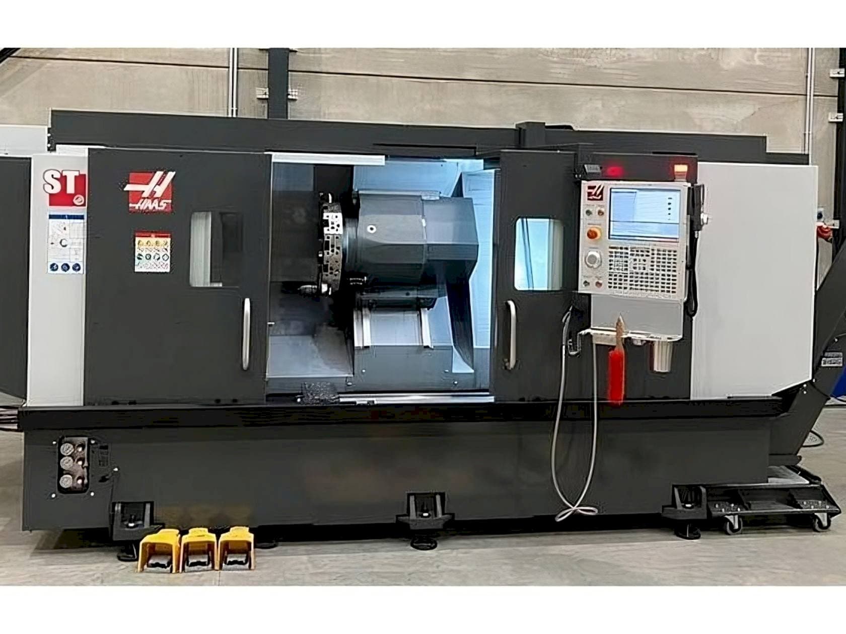 Makine HAAS ST-35L - Önden görünüm