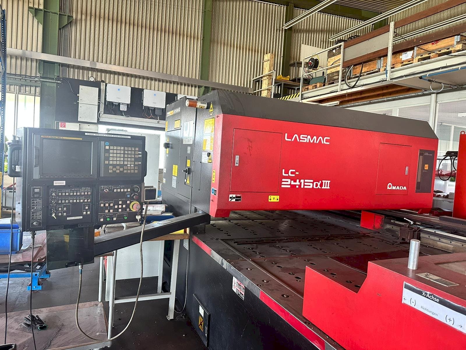 Makine AMADA LC2415 A3 - Önden görünüm