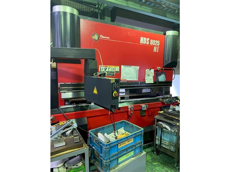Makine AMADA HDS 8025 NT - Sol taraftaki görüntü