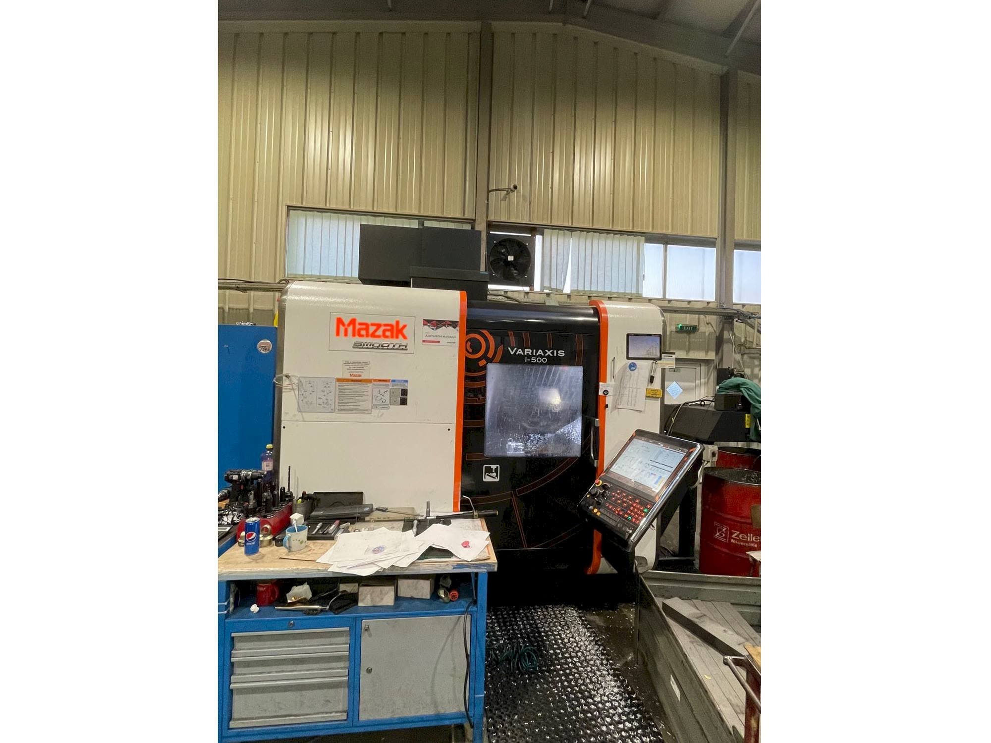 Makine Mazak Variaxis i-500 - Önden görünüm