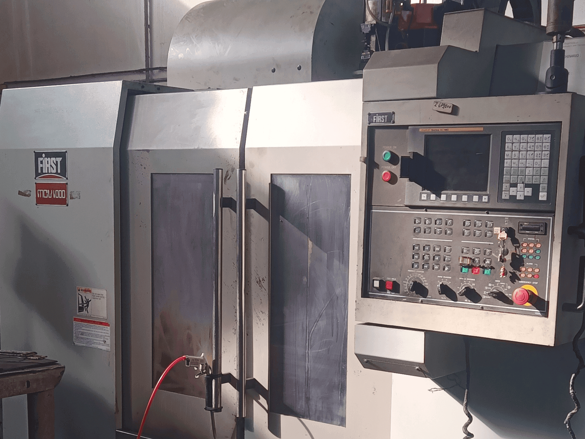 Makine FIRST MCV-100 - Önden görünüm