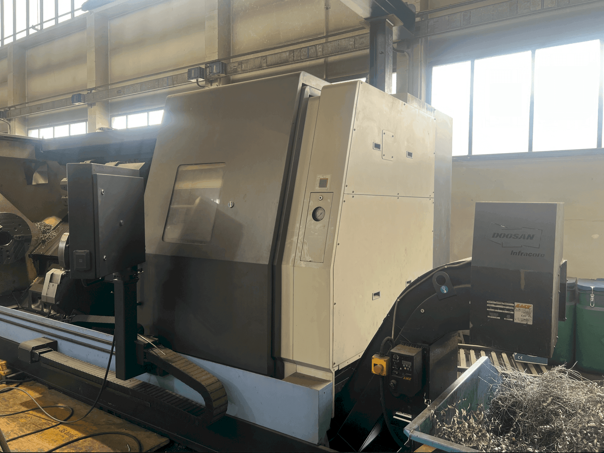 Makine DOOSAN Puma 700 LM - Önden görünüm