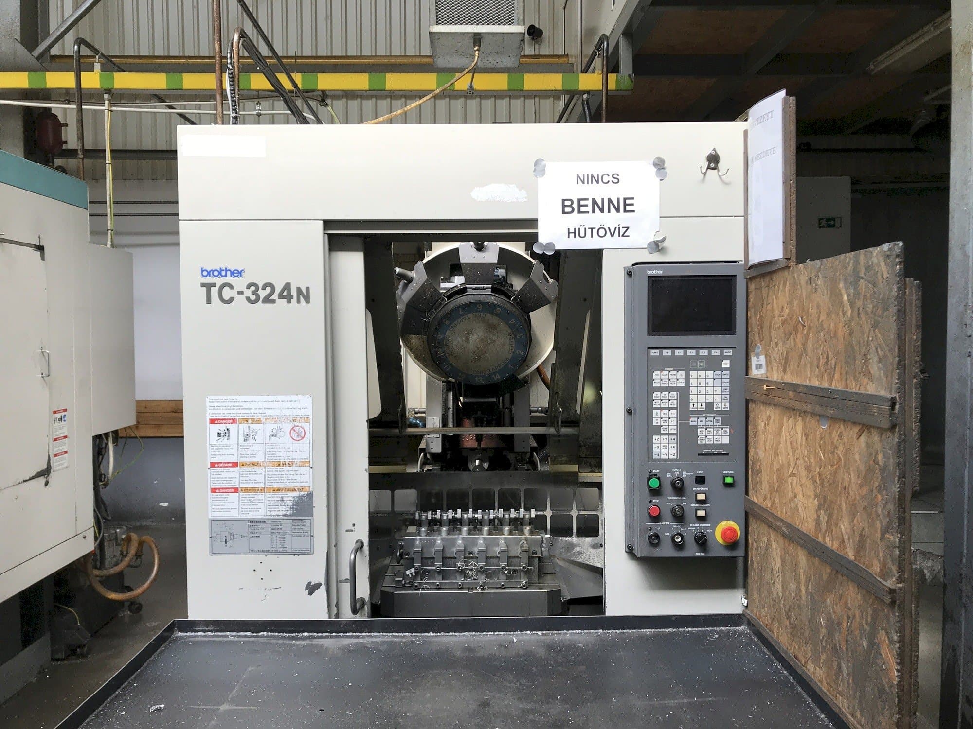 Makine Brother TC-324N - Önden görünüm
