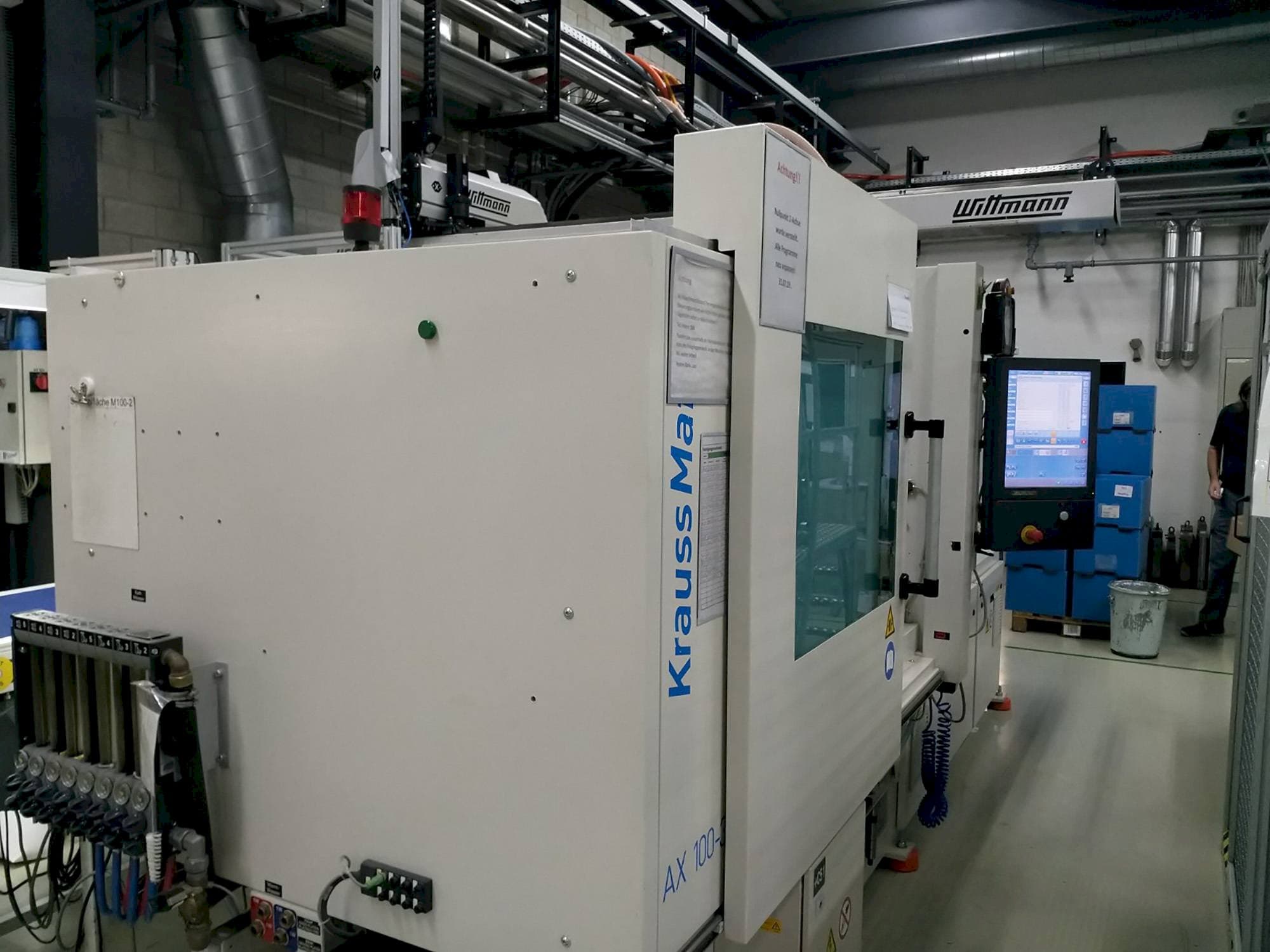 Makine Krauss Maffei 100-380 AX - Önden görünüm