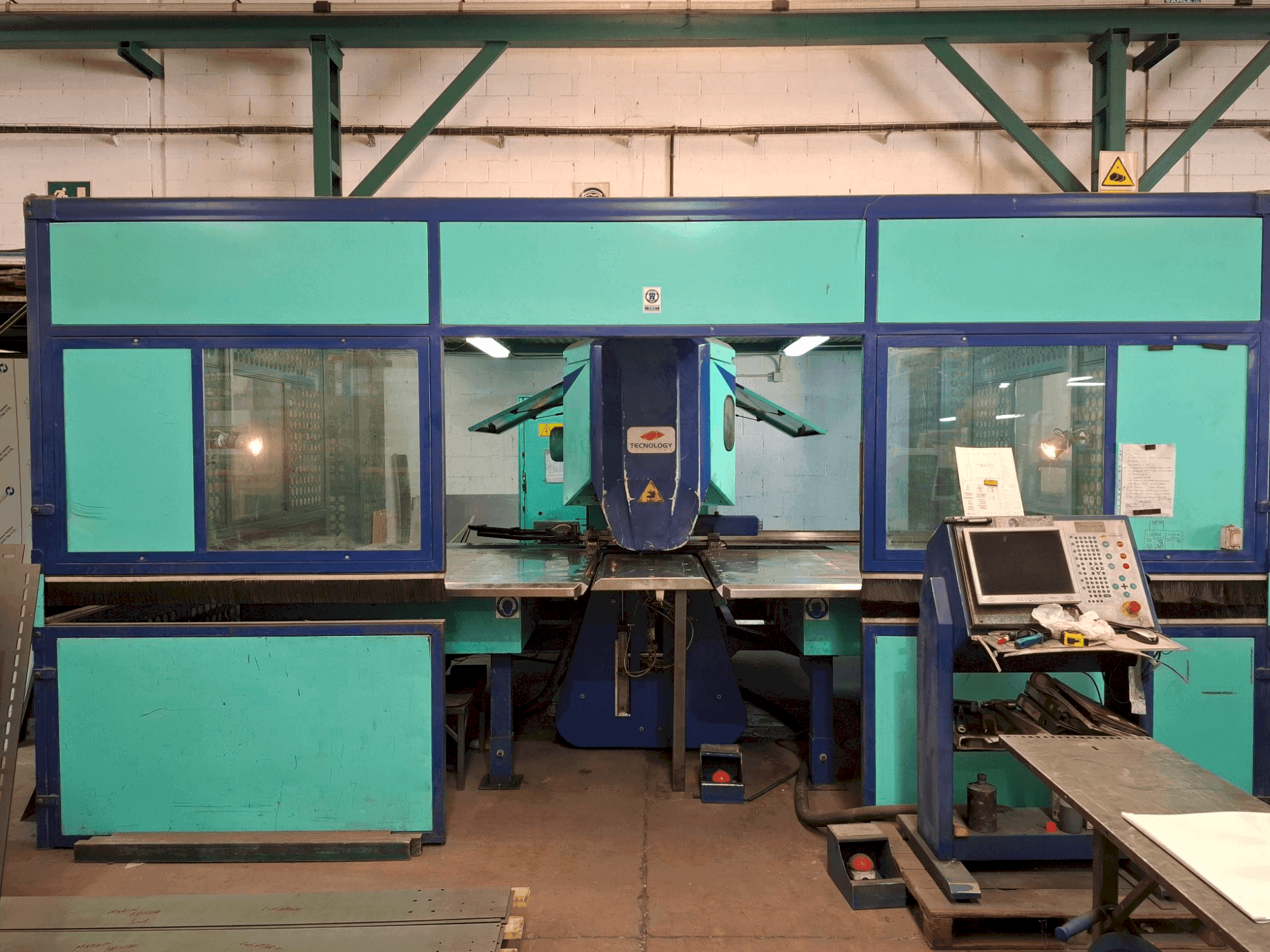 Makine  Tecnology Tecnotransfer 15 SR - Önden görünüm