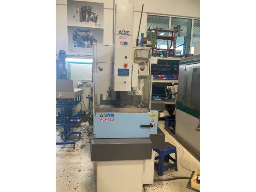 Makine AGIE Agietron Compact 1 - Önden görünüm