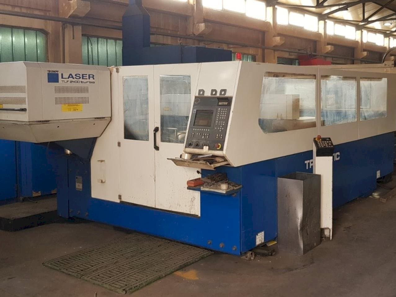Makine Trumpf Trumatic L3030 - Önden görünüm