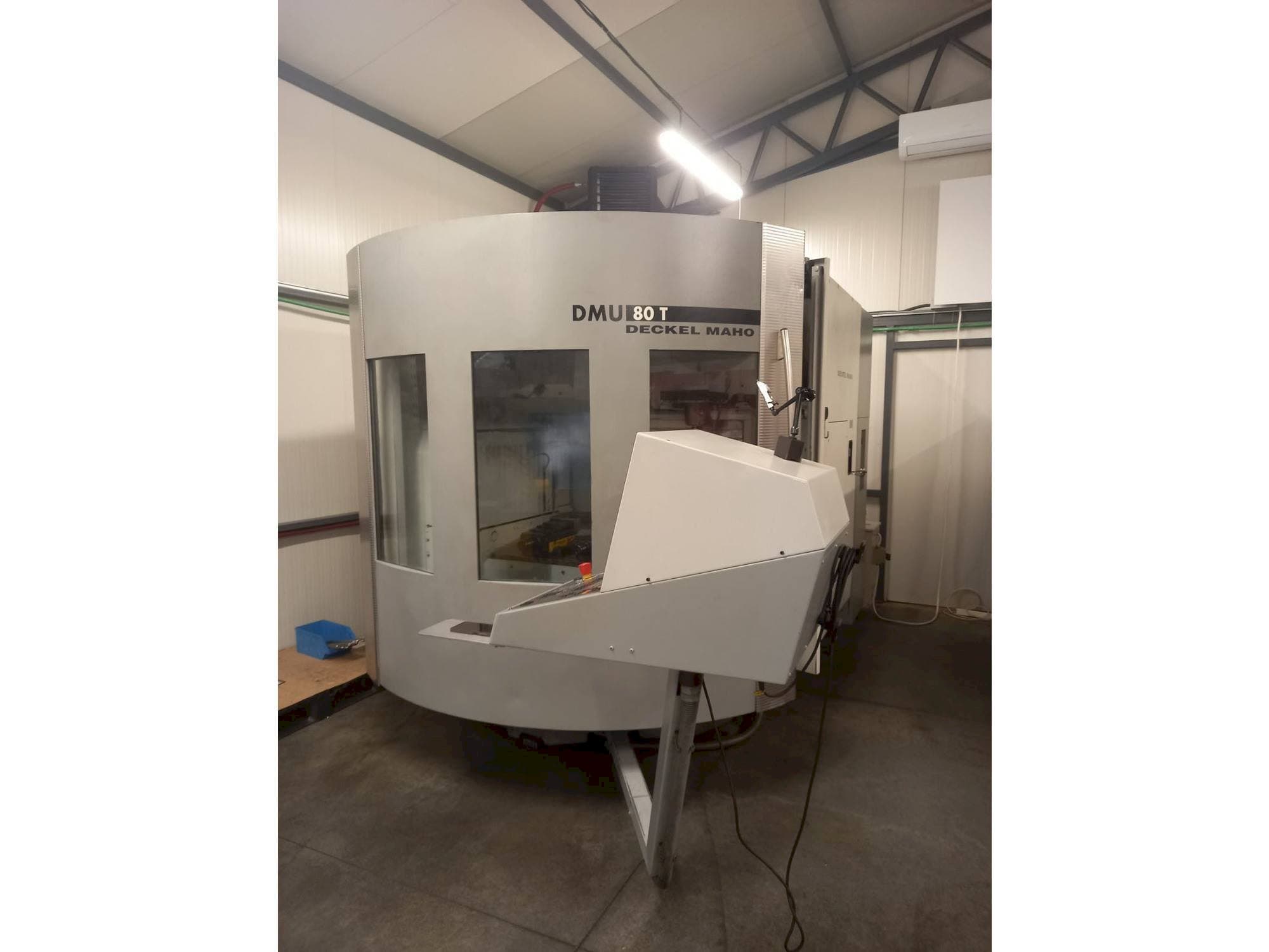 Makine DECKEL MAHO DMU 80T - Önden görünüm