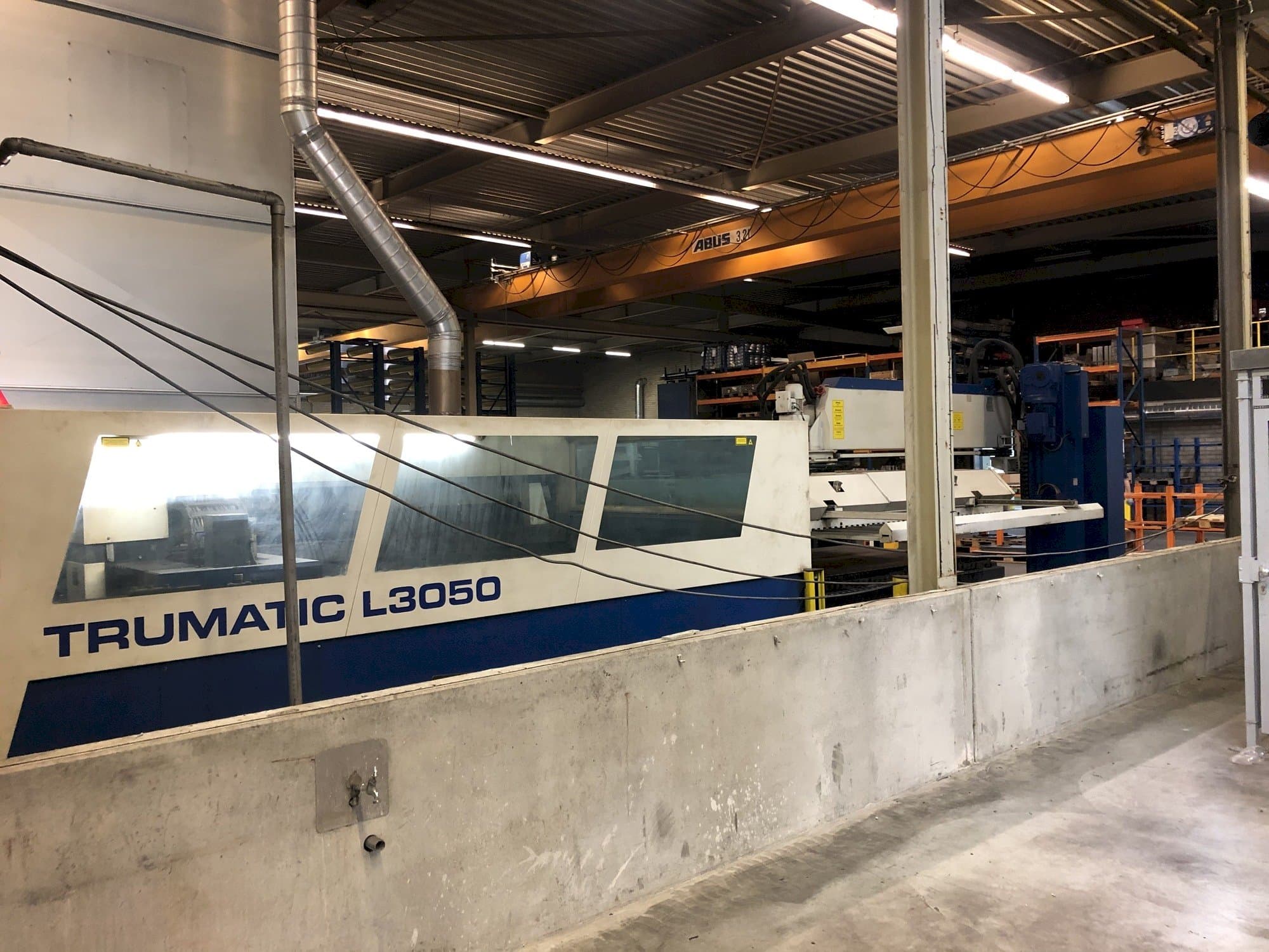 Makine Trumpf Trumatic 3050 - Önden görünüm
