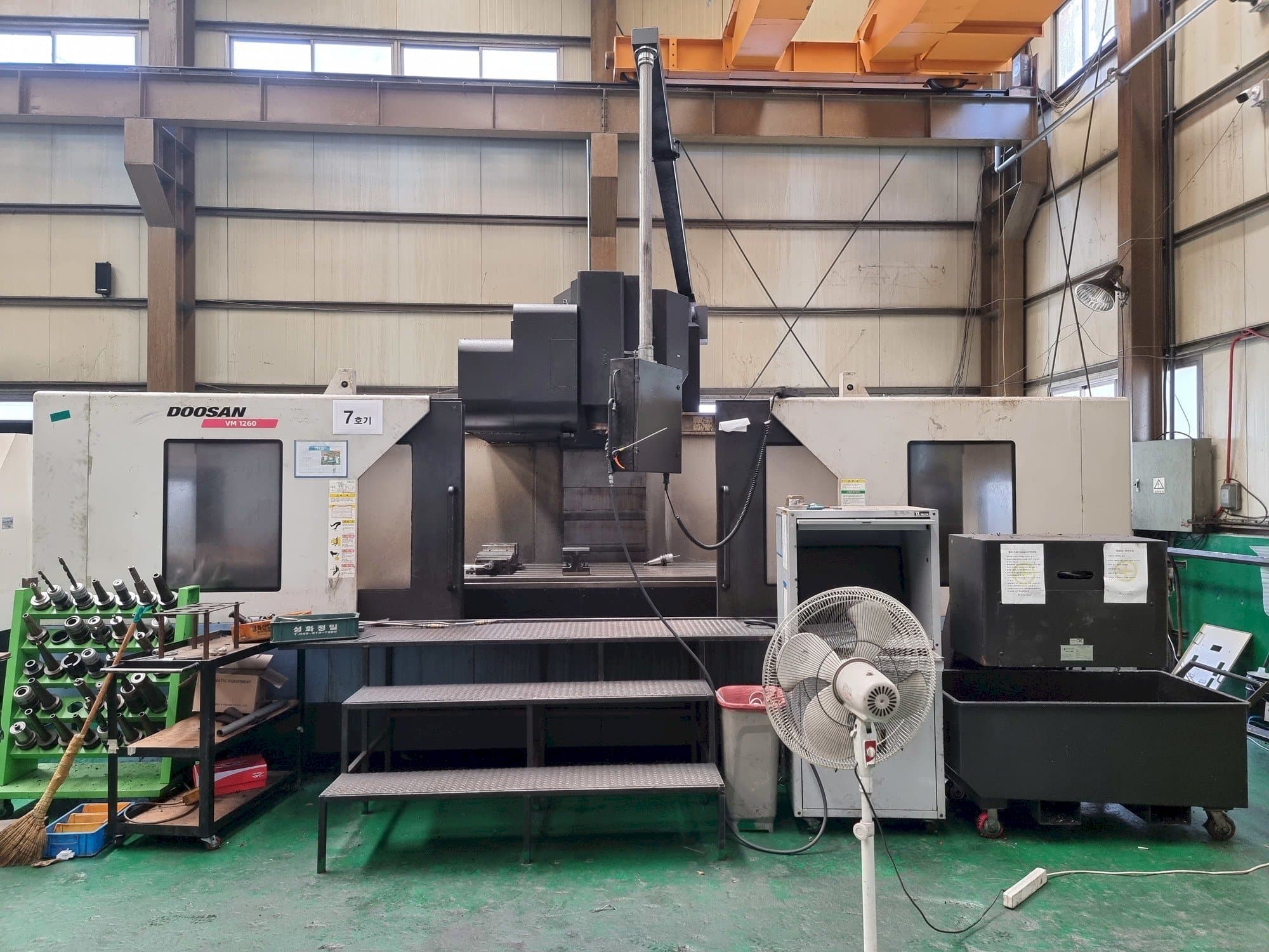 Makine Doosan VM1260 - Önden görünüm