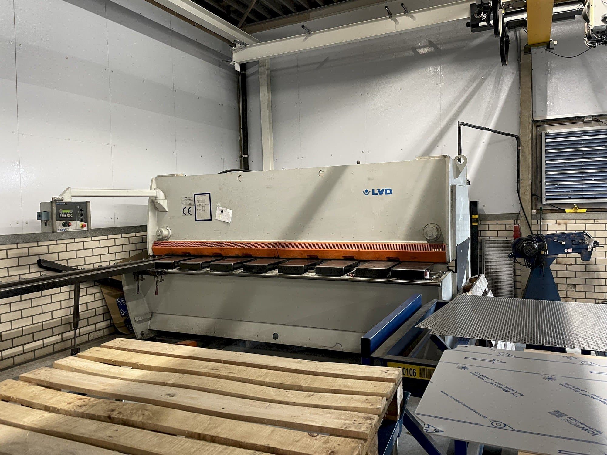 Makine LVD MVSC 06/31 - Önden görünüm