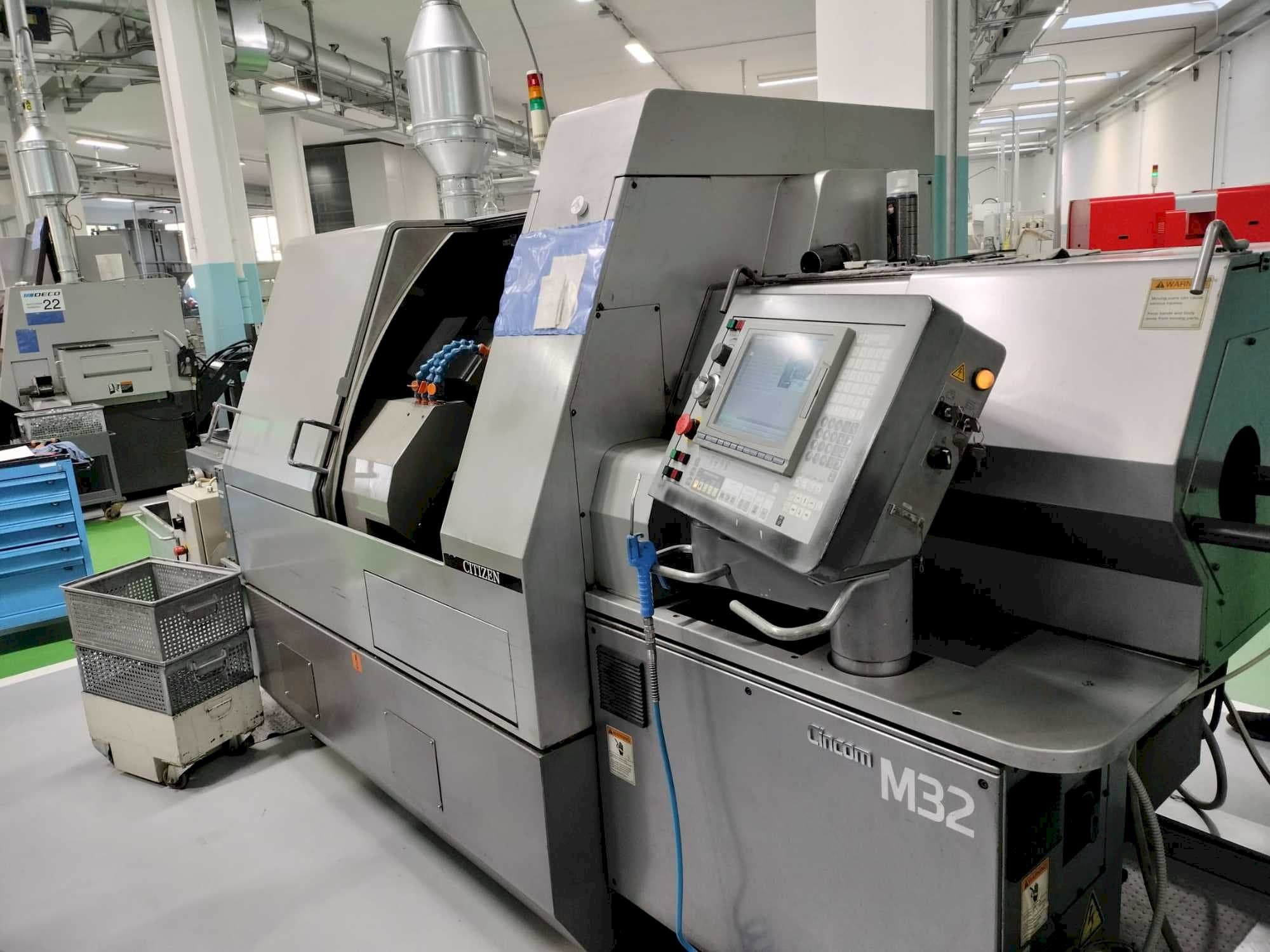 Makine Citizen CINCOM M32V - Önden görünüm