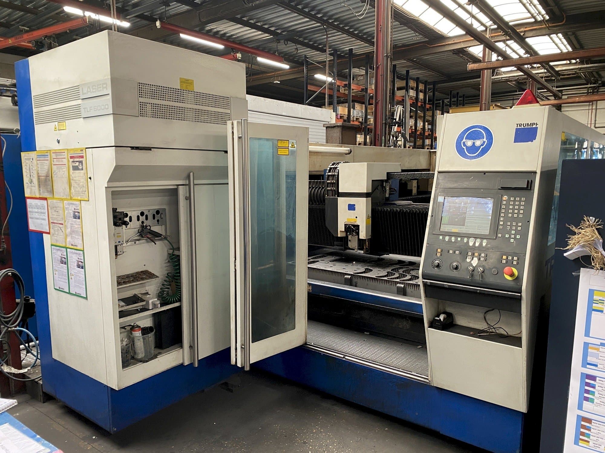 Makine Trumpf Trumatic L3050 - Önden görünüm