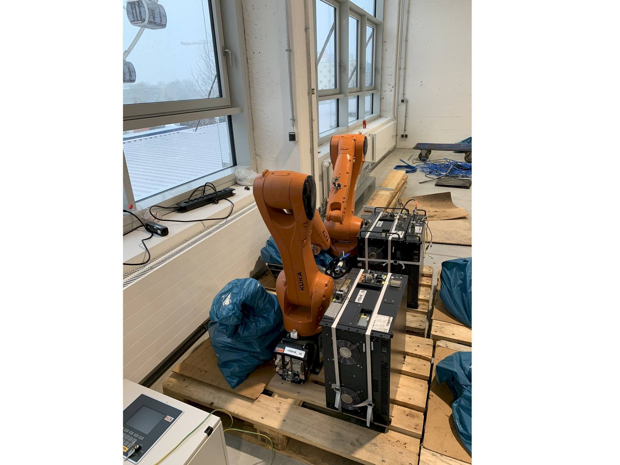 Makine  KUKA KR10 R1100 - Önden görünüm