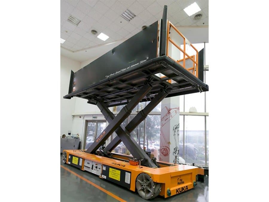 Makine KUKA KoM TL-3 E575 1000 - Önden görünüm