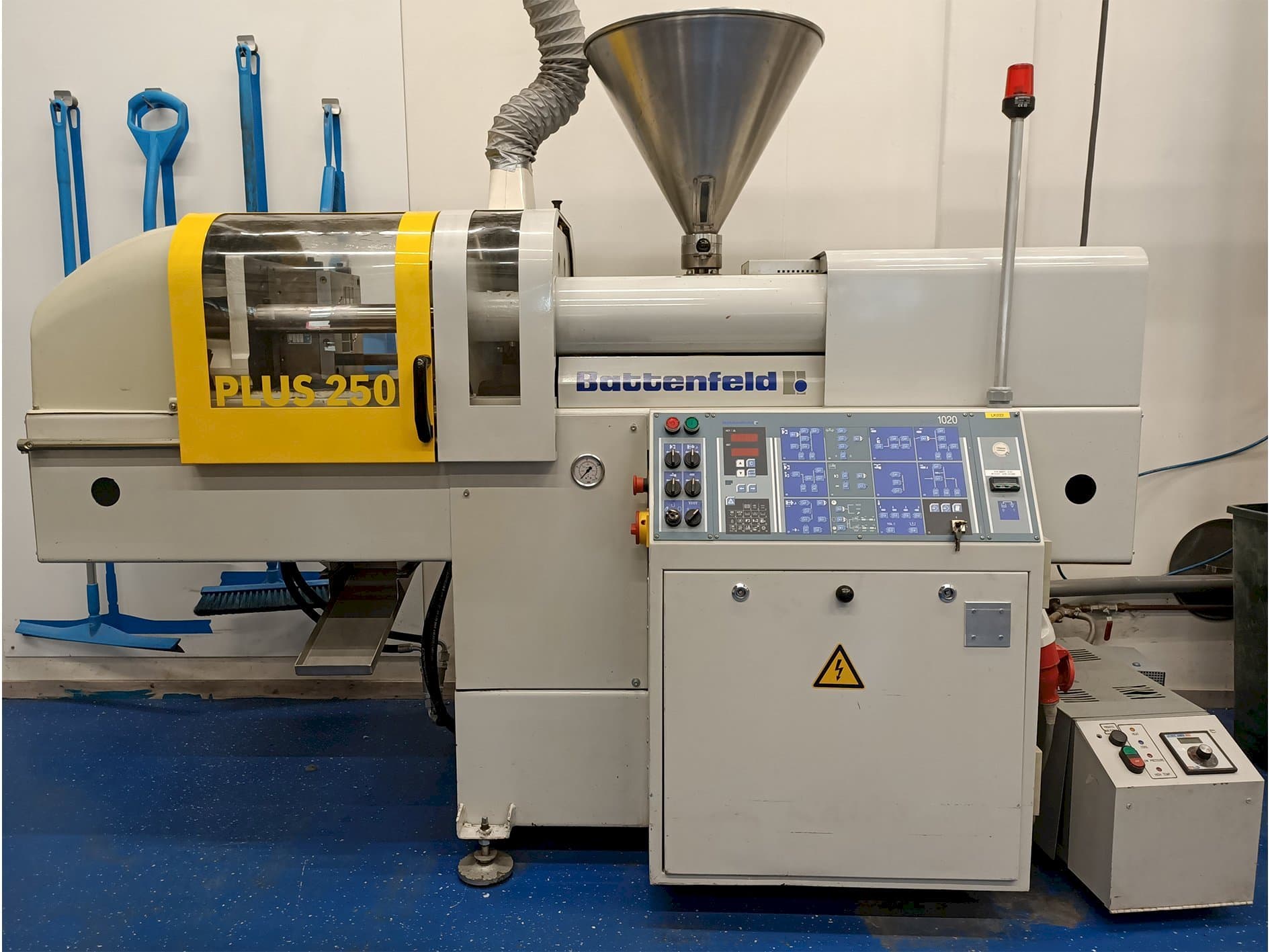 Makine  Battenfeld PLUS 250/50 - Önden görünüm