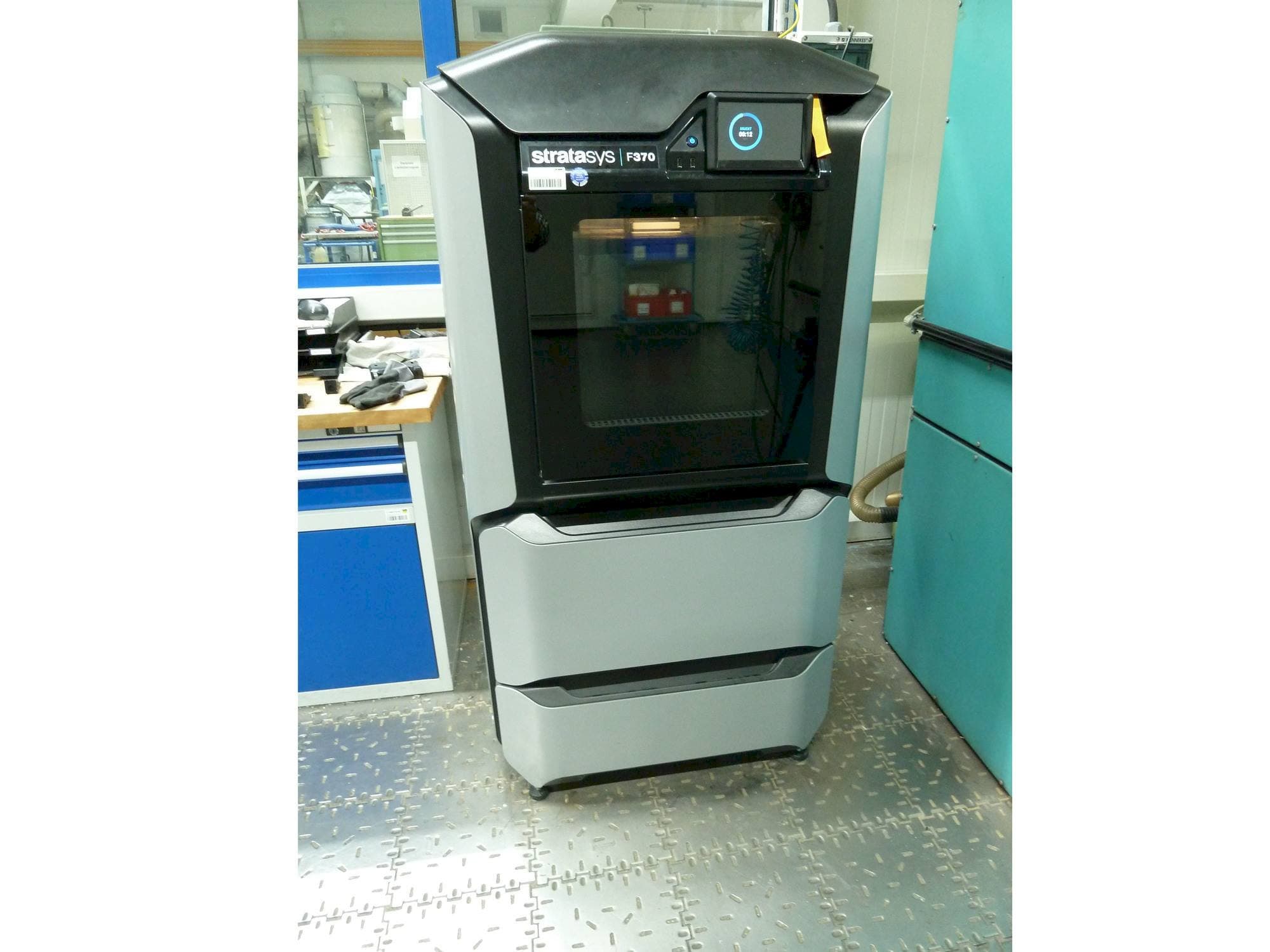 Makine Stratasys F370 - Önden görünüm