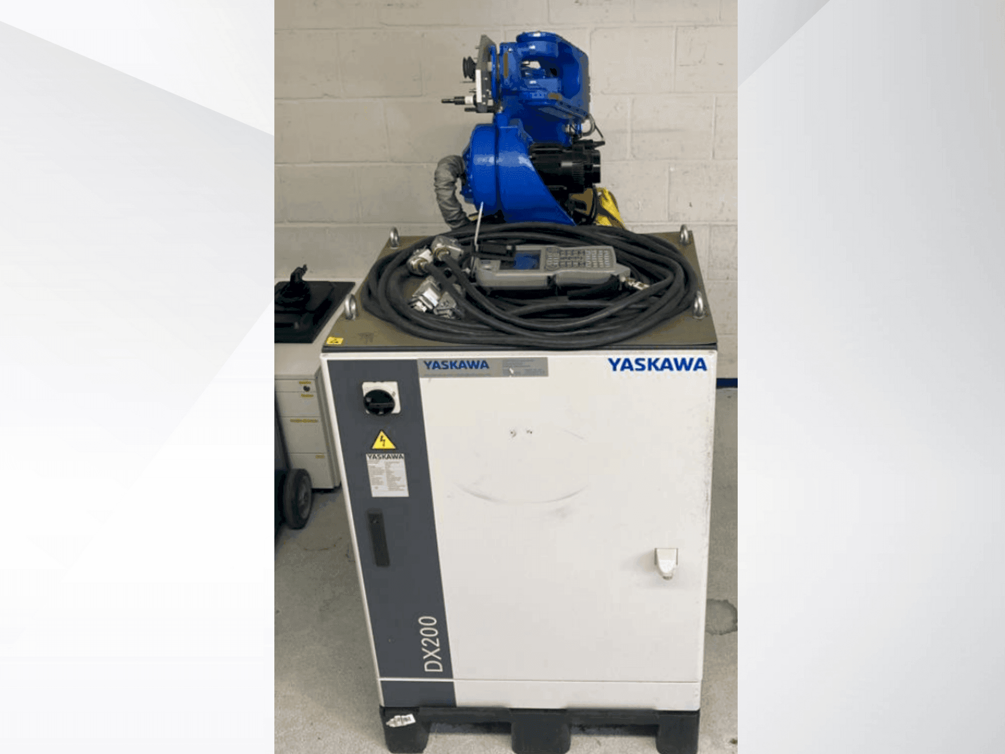 Makine Yaskawa Motoman YR-MH00024-A00 - Önden görünüm