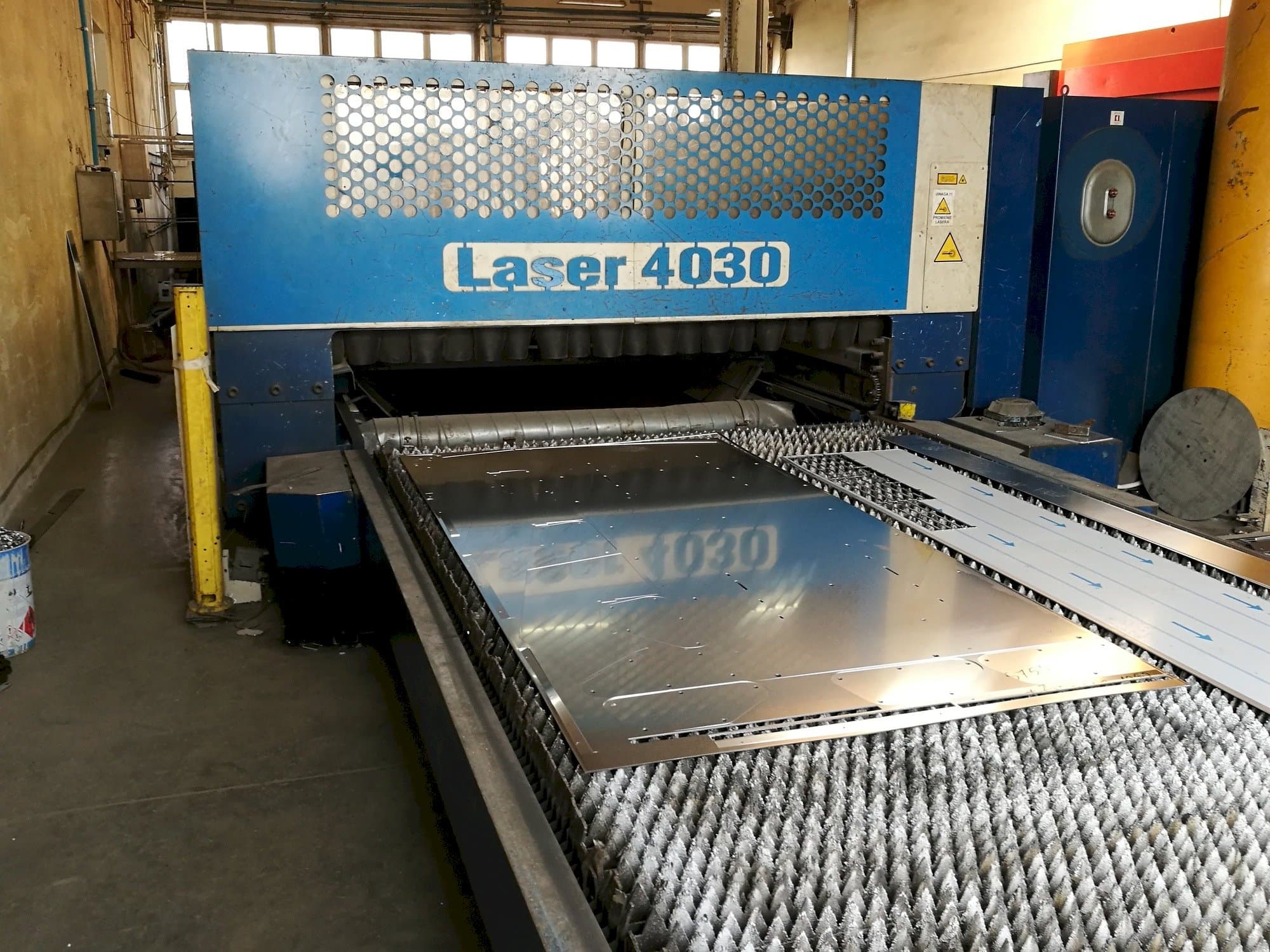 Makine Trumpf Trumatic L4030 - Önden görünüm