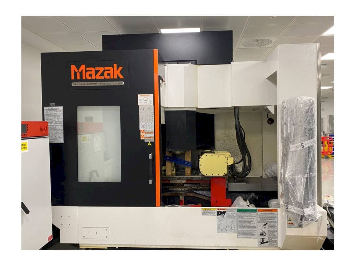 Makine Mazak Vertical Center Nexus 530C-II 5X - Önden görünüm