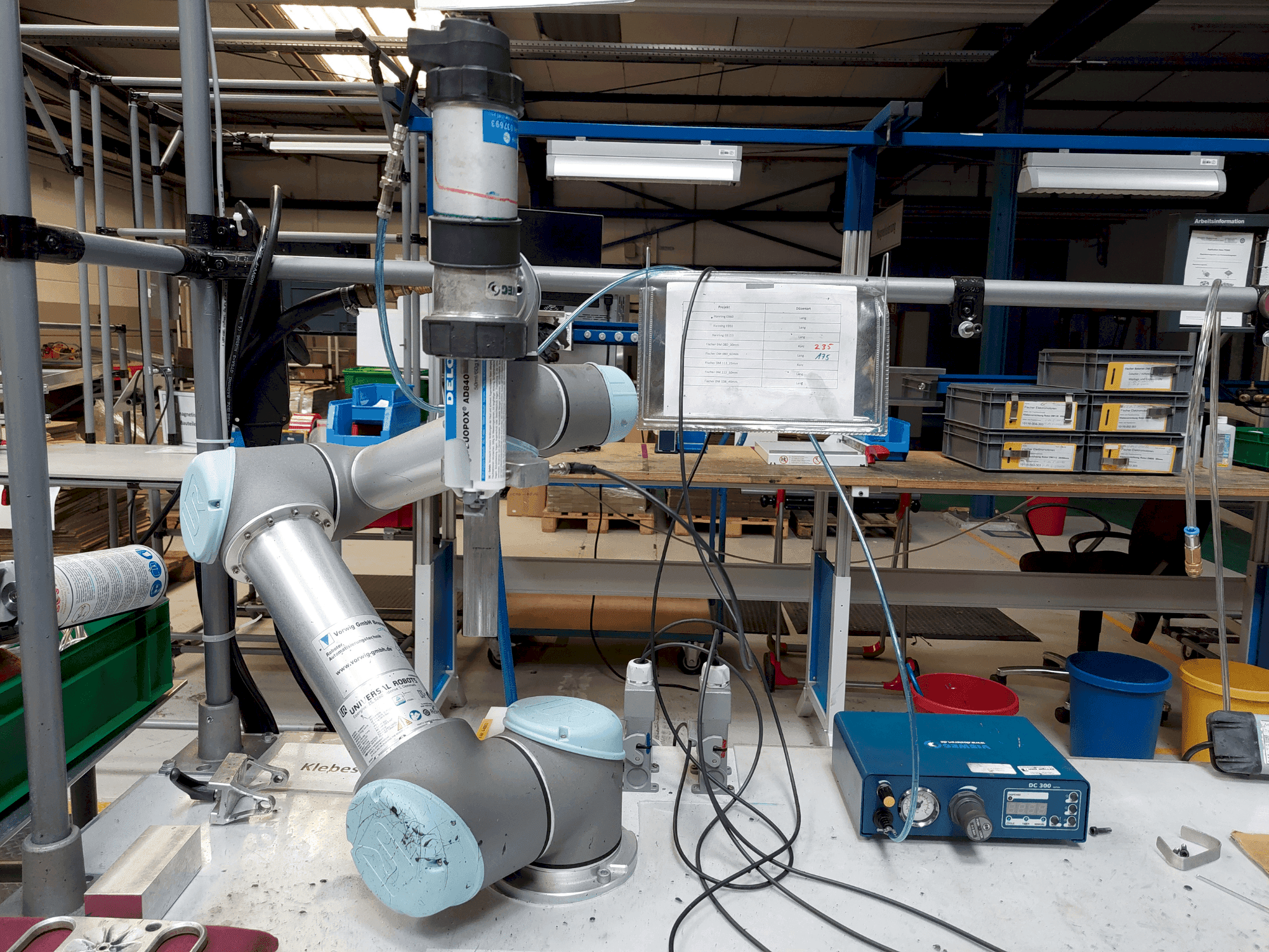 Makine  Universal Robots UR5 - Önden görünüm